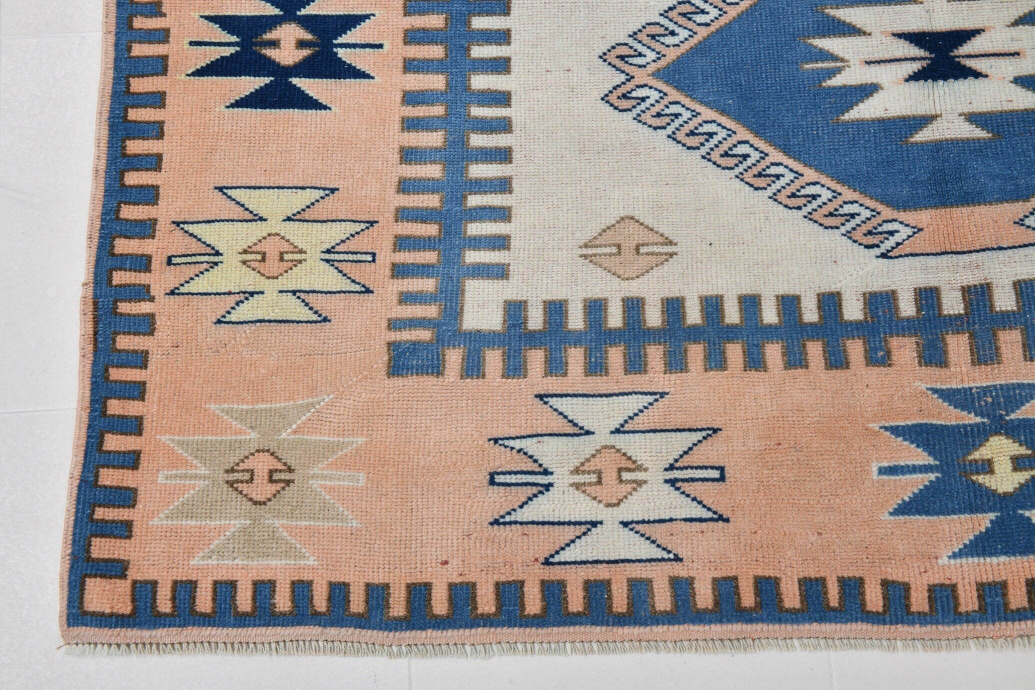 Turkish Vintage Rug  5'12" x 7'8" ft