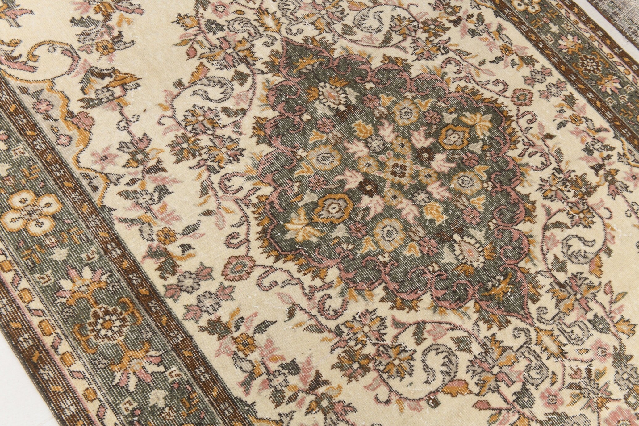 Turkish Vintage Rug  5'12" x 9'12" ft