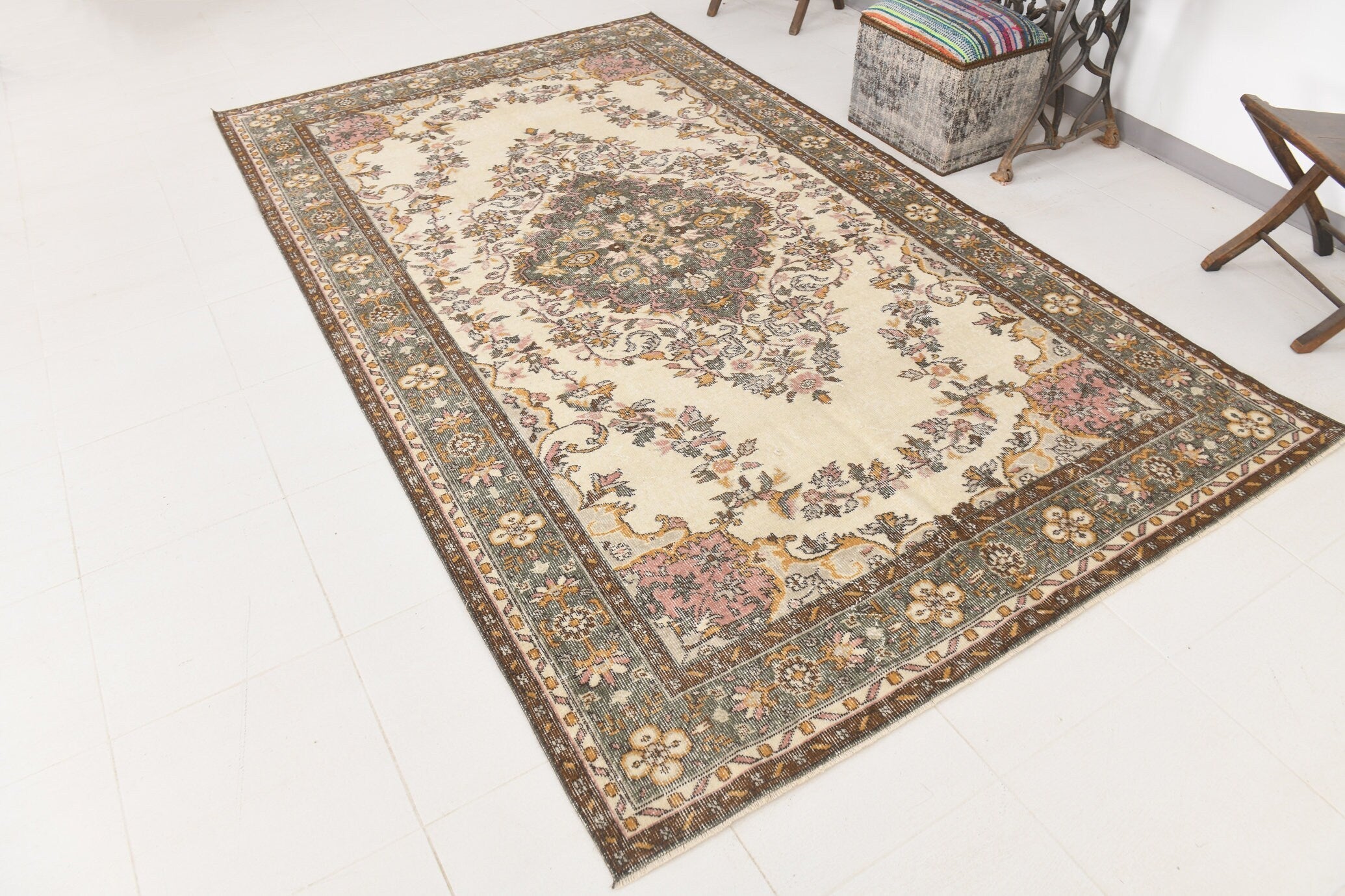 Turkish Vintage Rug  5'12" x 9'12" ft
