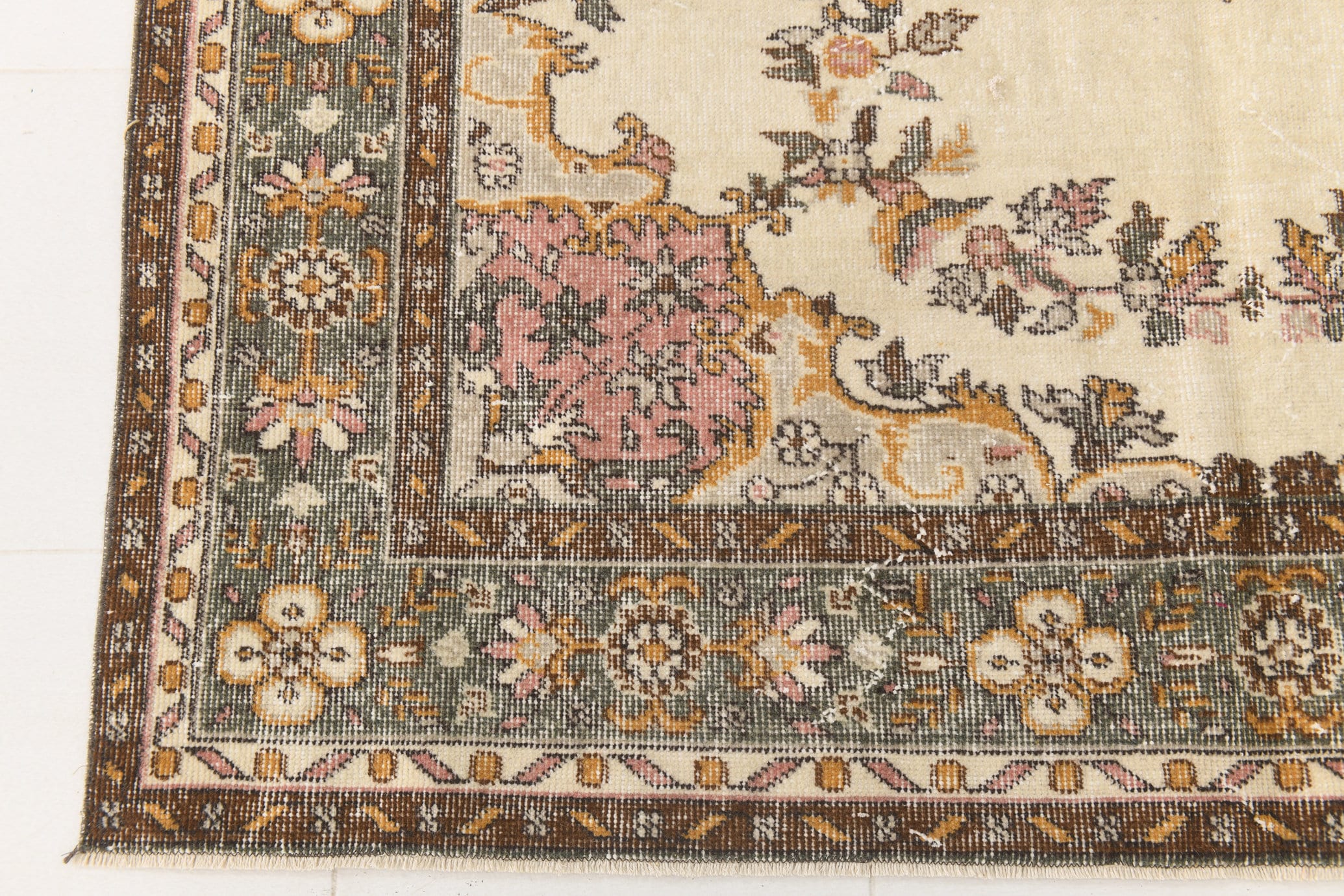 Turkish Vintage Rug  5'12" x 9'12" ft