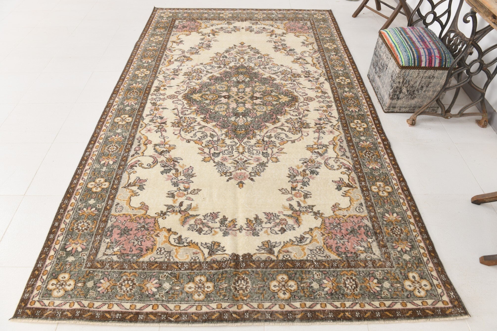 Turkish Vintage Rug  5'12" x 9'12" ft