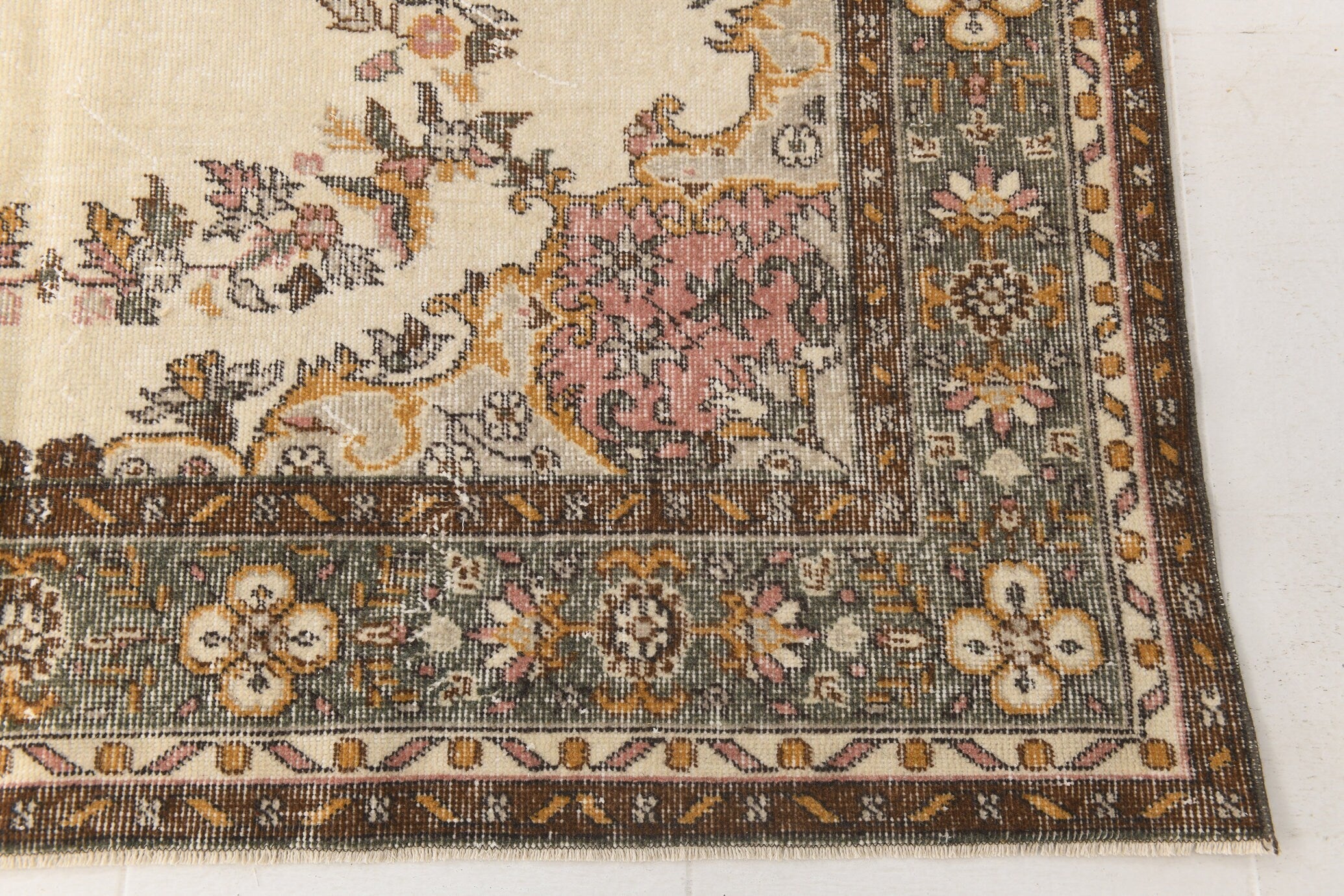 Turkish Vintage Rug  5'12" x 9'12" ft