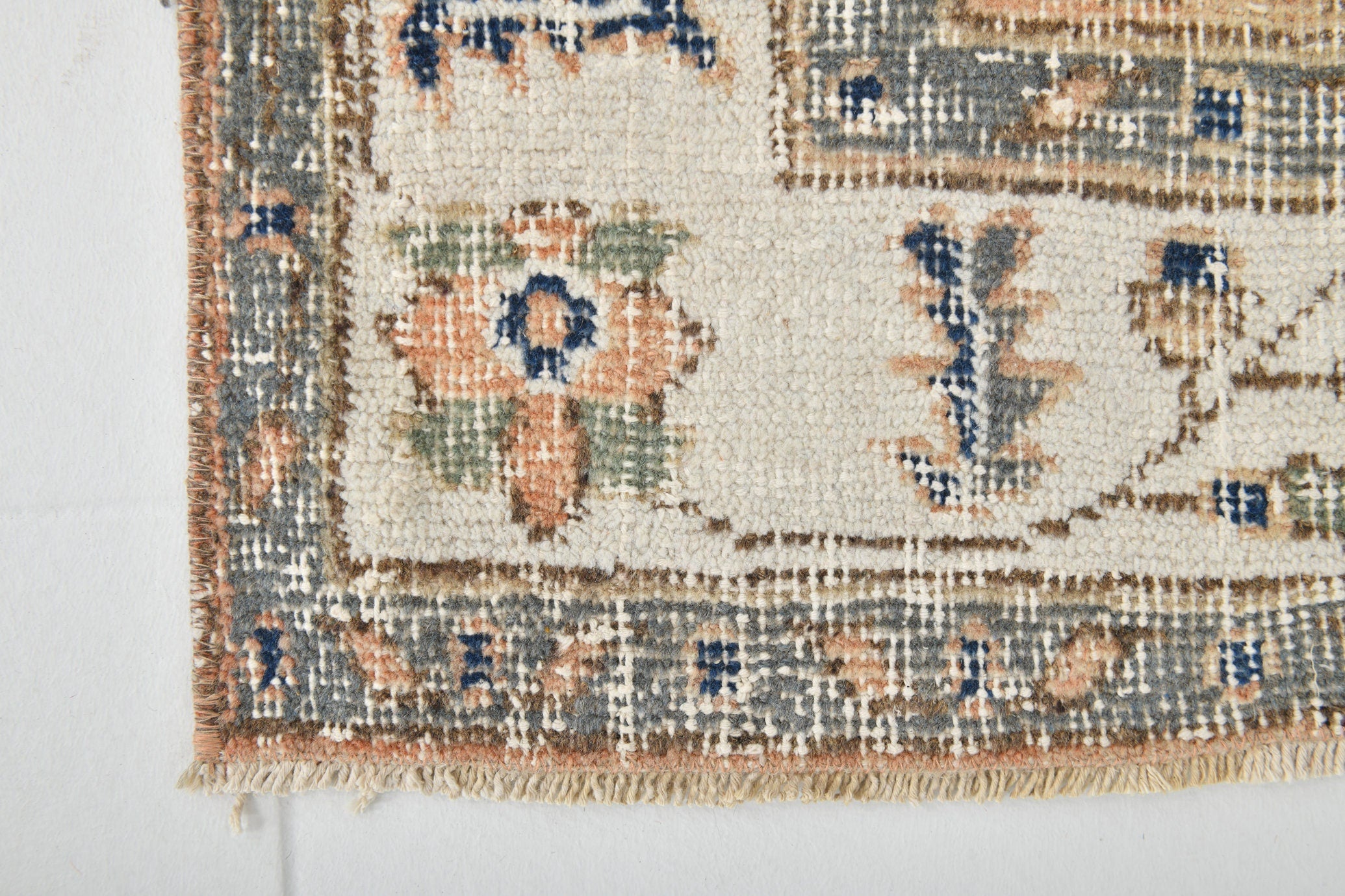 Turkish Vintage Rug  5'2" x 7'7" ft