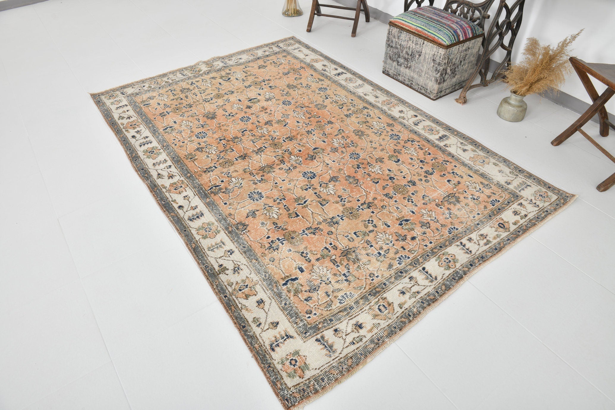 Turkish Vintage Rug  5'2" x 7'7" ft
