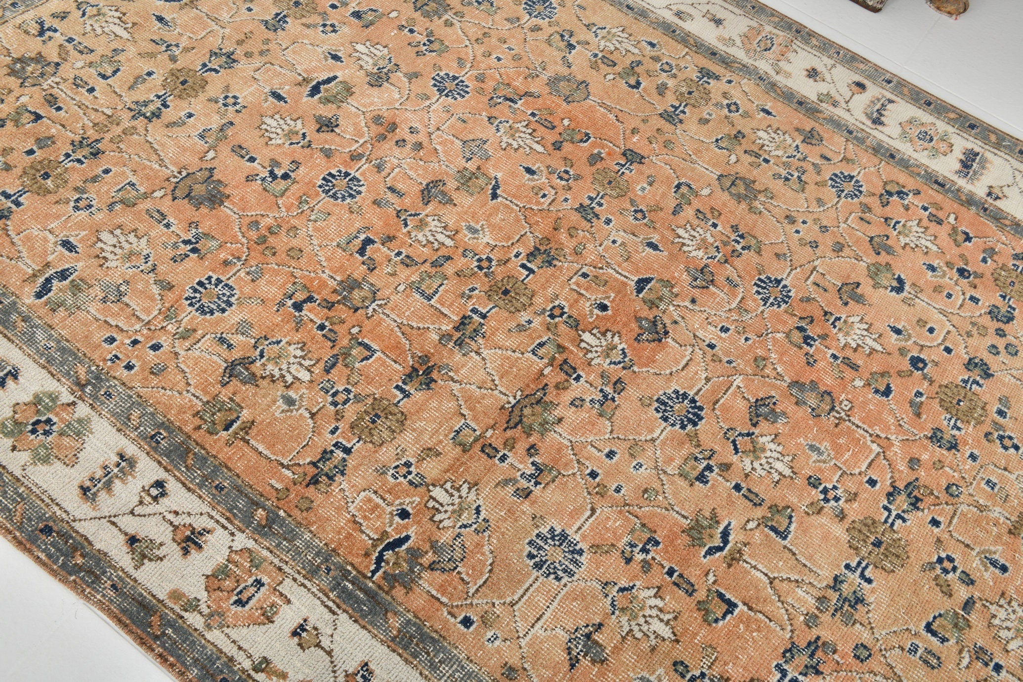 Turkish Vintage Rug  5'2" x 7'7" ft