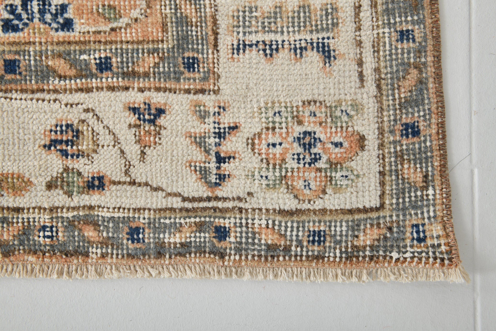 Turkish Vintage Rug  5'2" x 7'7" ft
