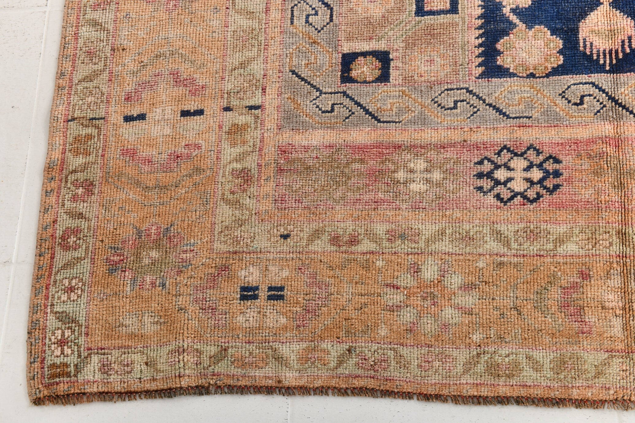 Turkish Vintage Rug  5'3" x 10'3" ft