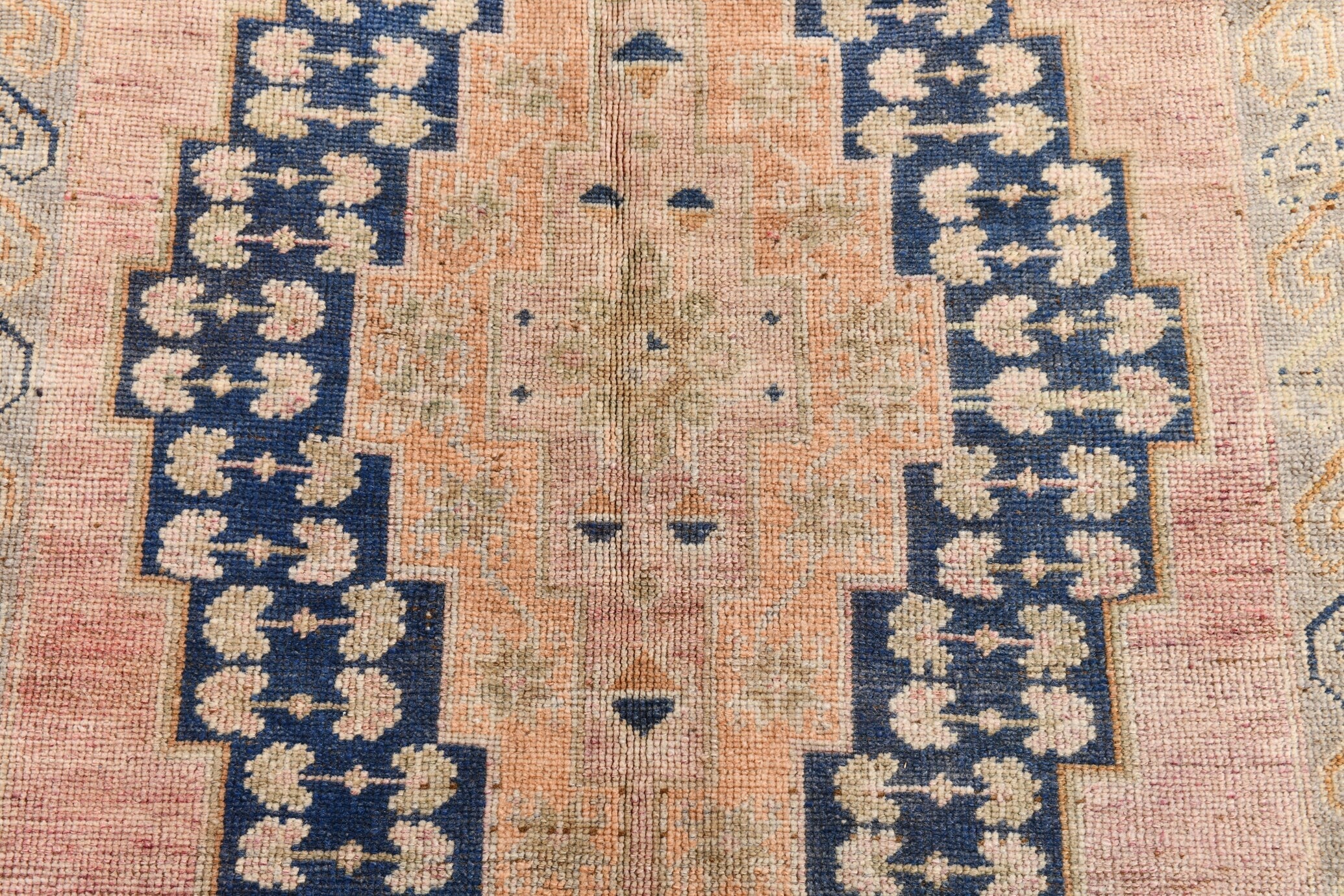 Turkish Vintage Rug  5'3" x 10'3" ft