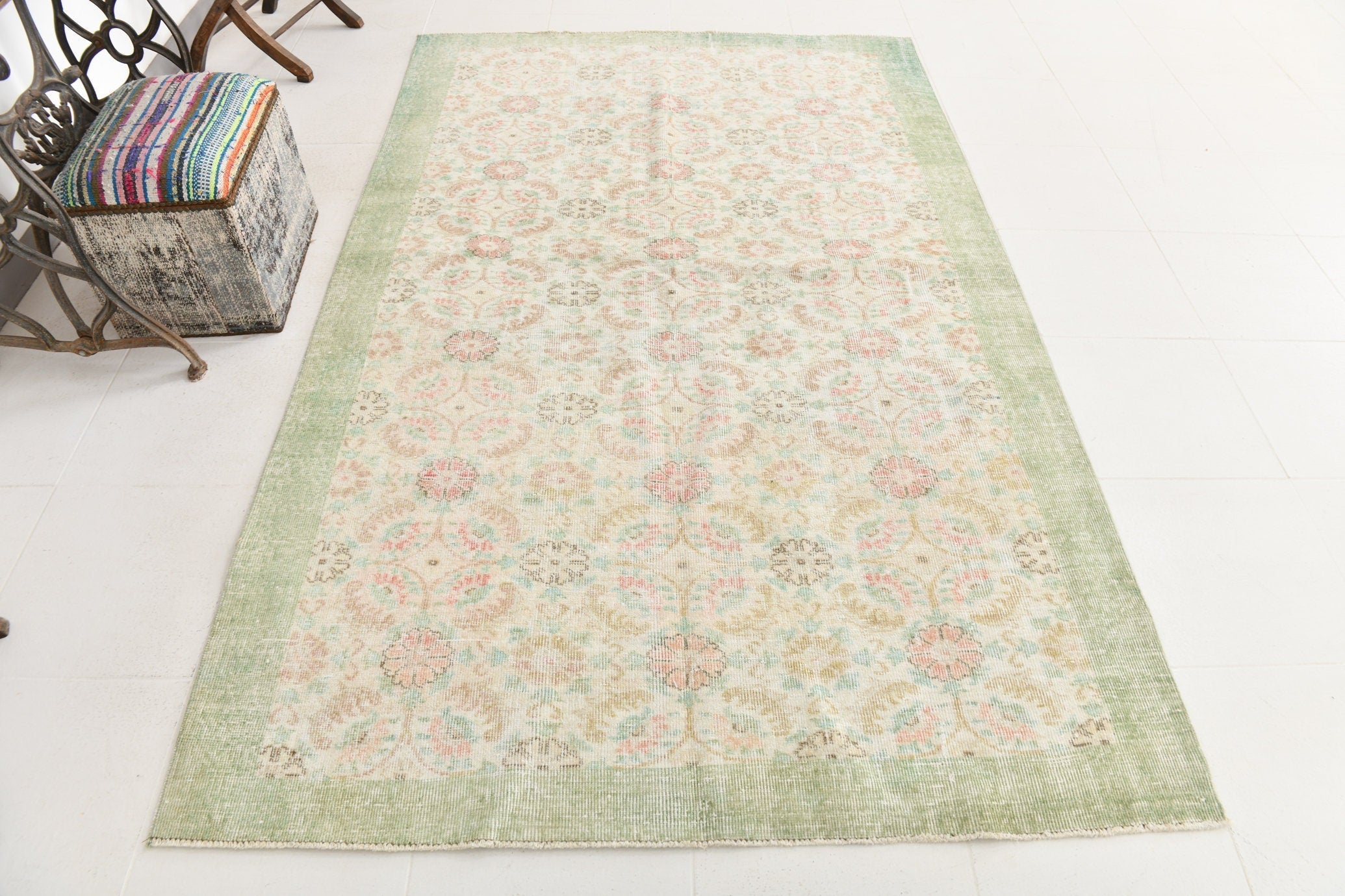 Turkish Vintage Rug  5'3" x 8'4" ft