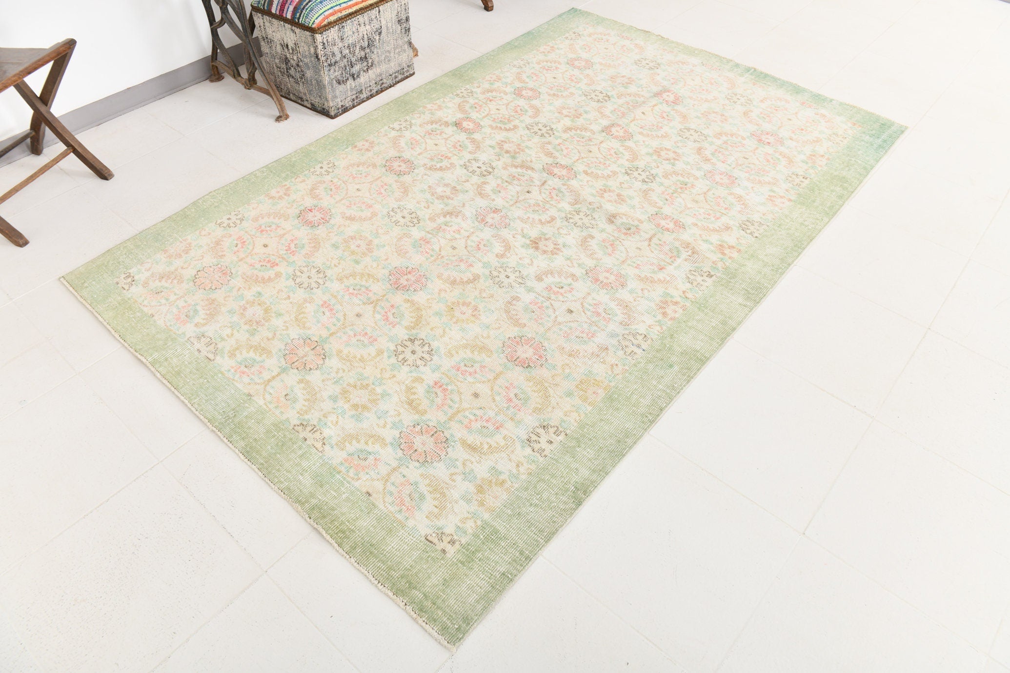 Turkish Vintage Rug  5'3" x 8'4" ft