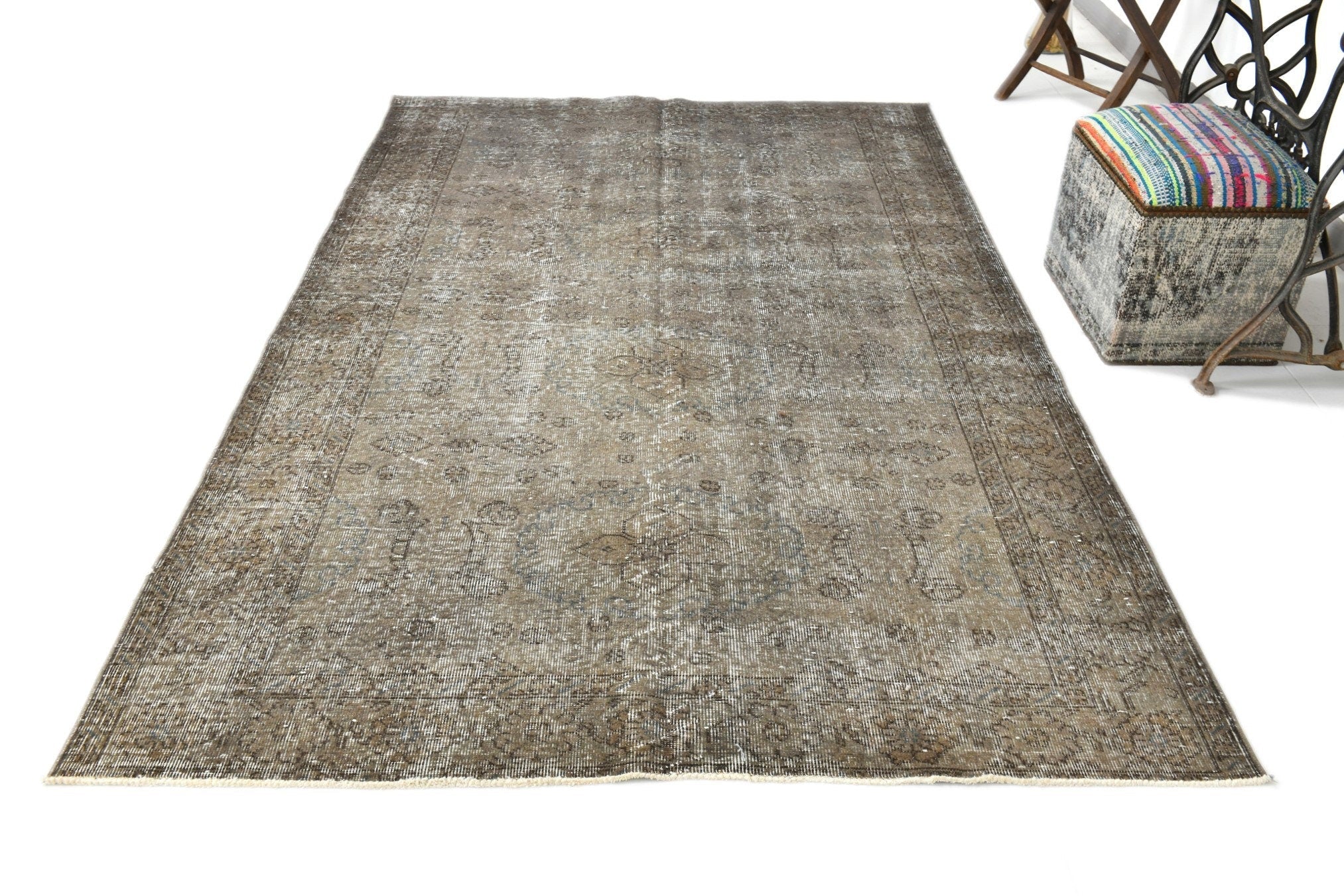 Turkish Vintage Rug  5'3" x 8'8" ft
