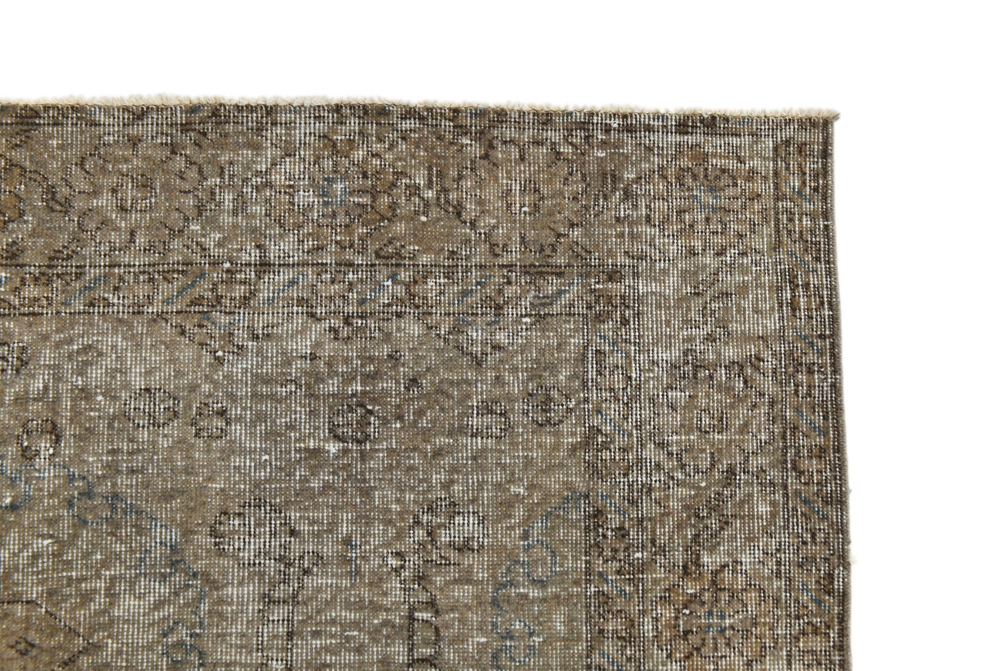 Turkish Vintage Rug  5'3" x 8'8" ft
