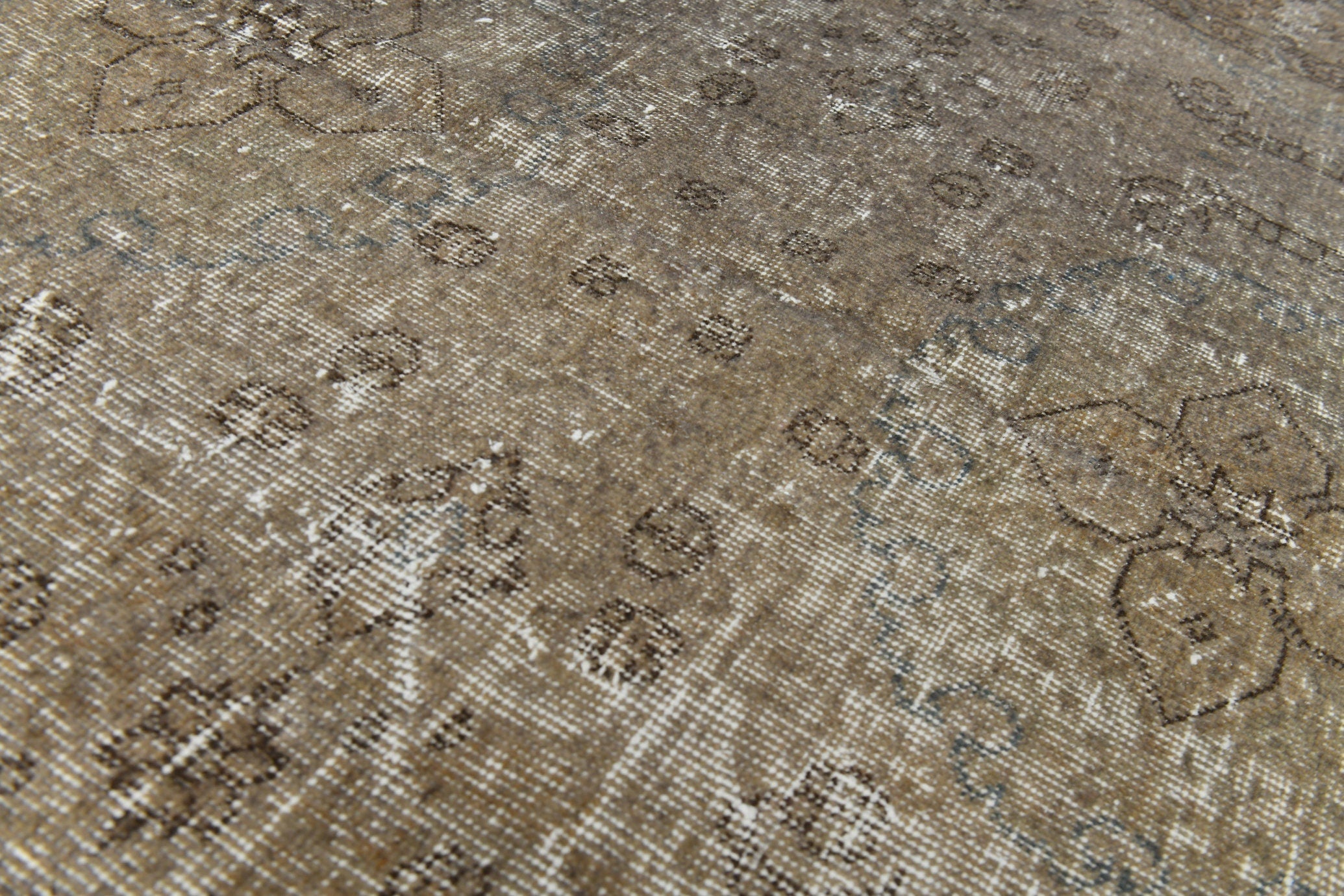 Turkish Vintage Rug  5'3" x 8'8" ft