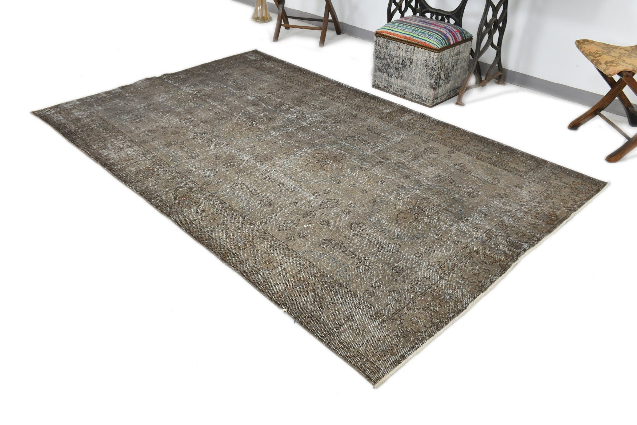 Turkish Vintage Rug  5'3" x 8'8" ft