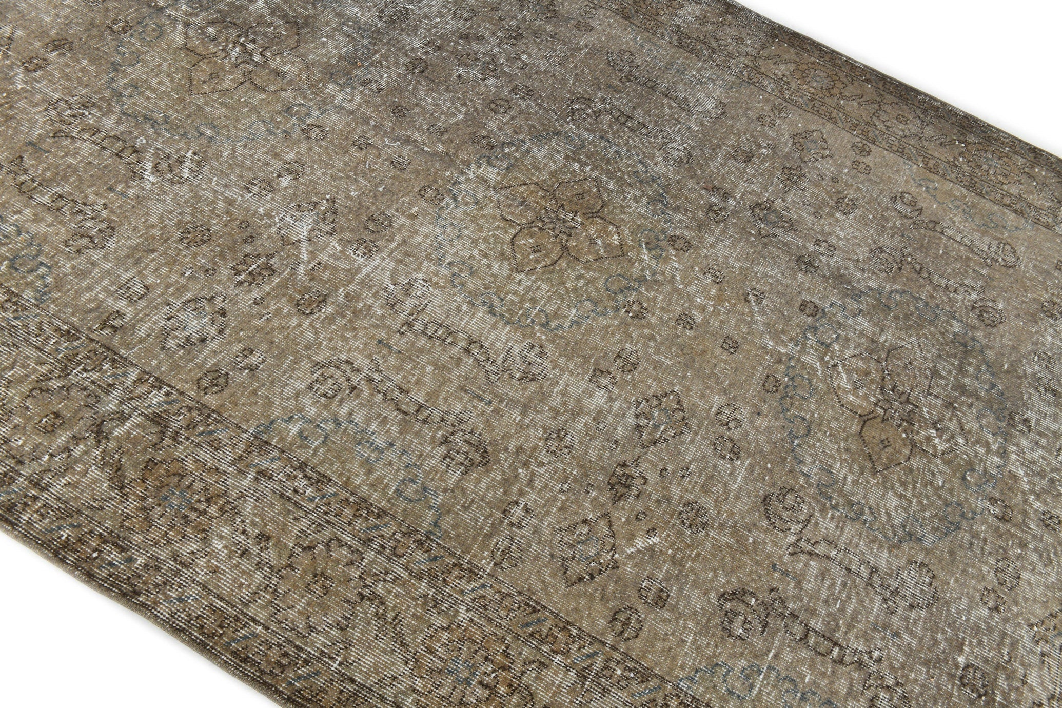 Turkish Vintage Rug  5'3" x 8'8" ft