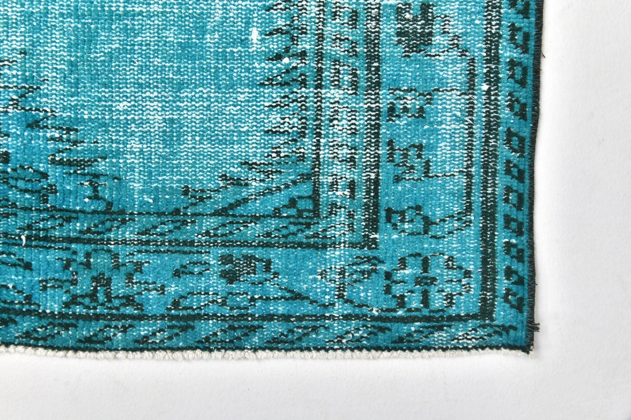 Turkish Vintage Rug  5'3" x 9'1" ft