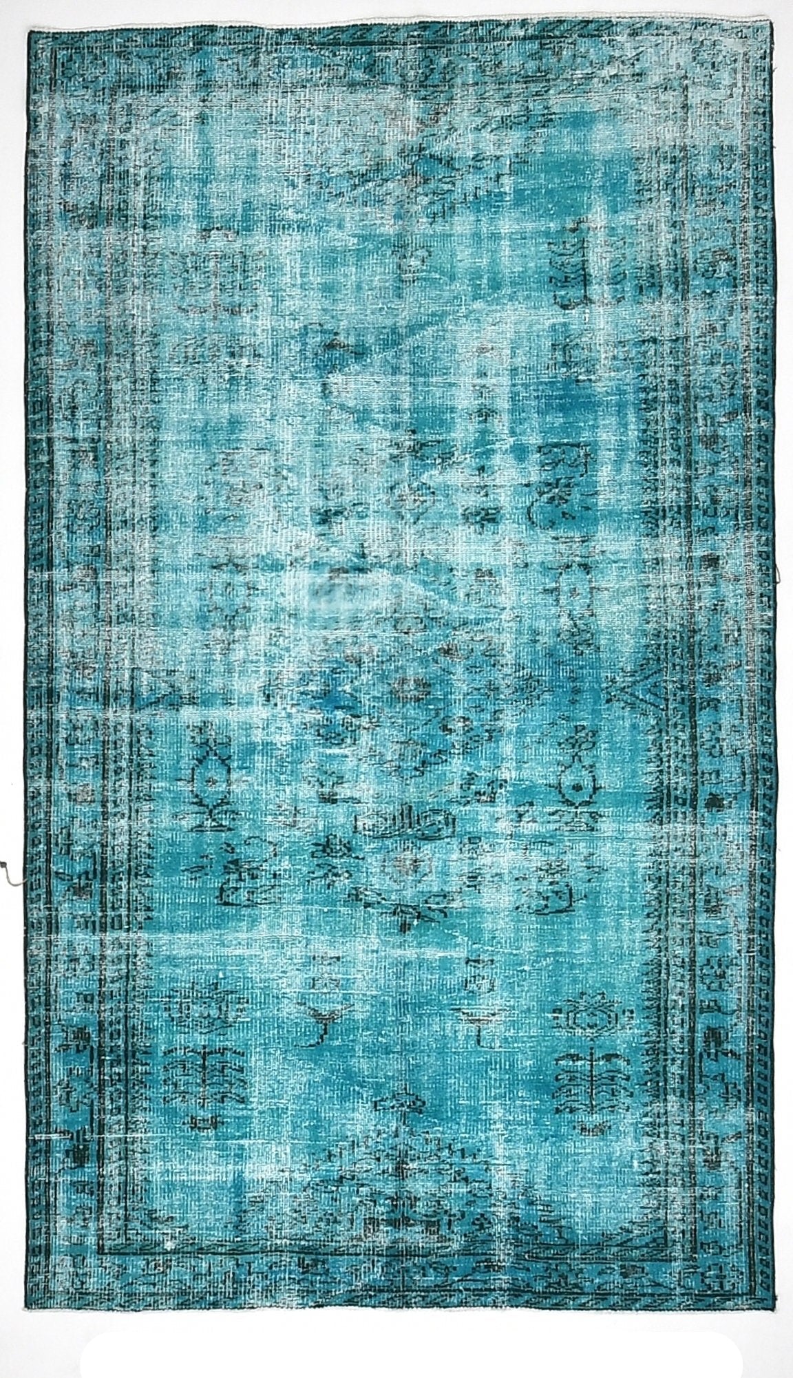 Turkish Vintage Rug  5'3" x 9'1" ft
