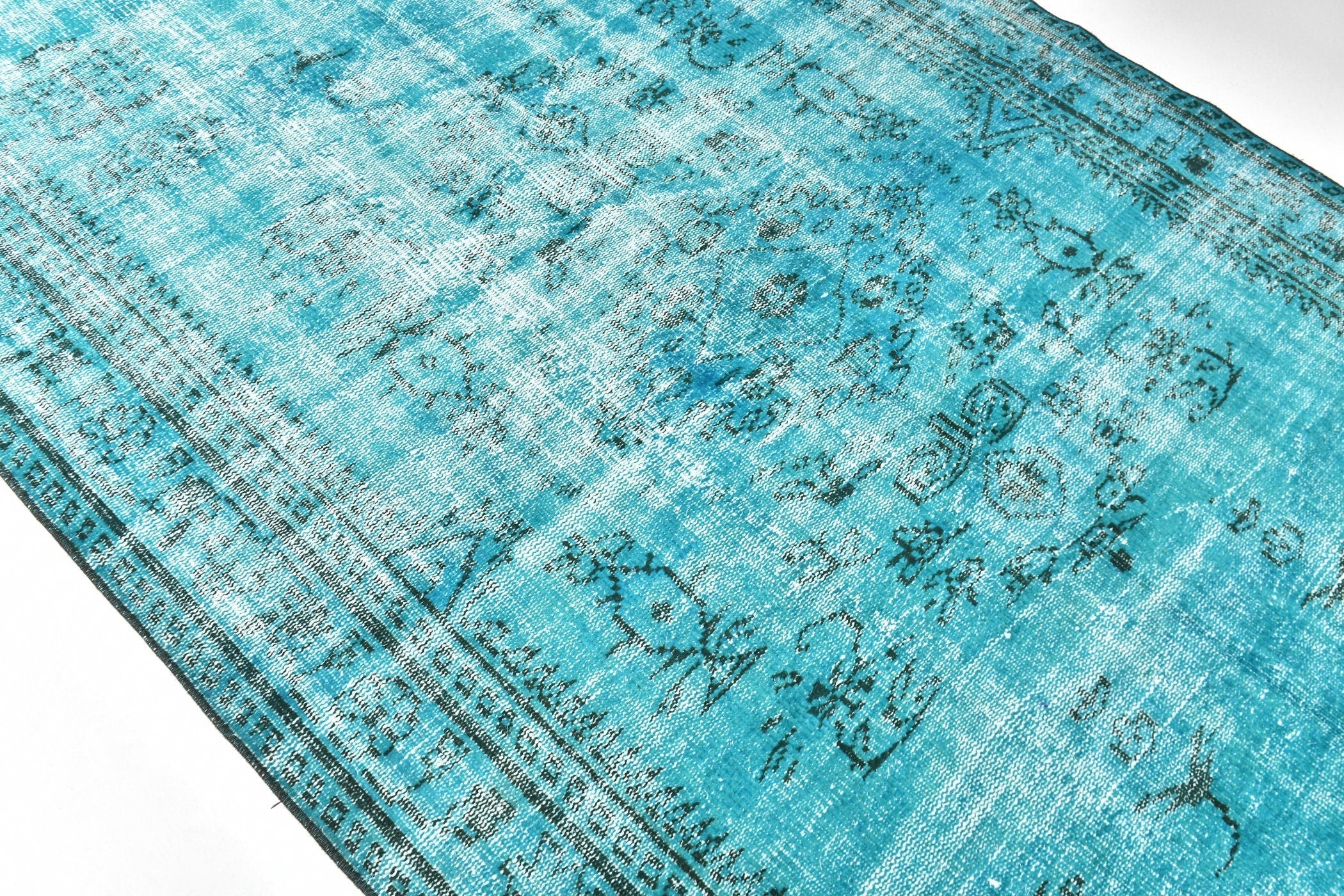 Turkish Vintage Rug  5'3" x 9'1" ft