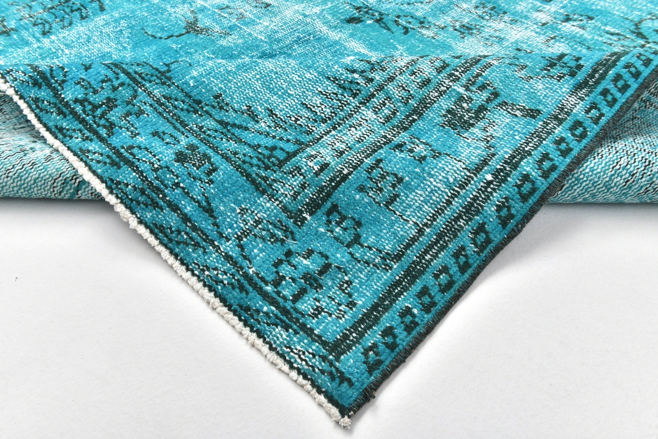 Turkish Vintage Rug  5'3" x 9'1" ft
