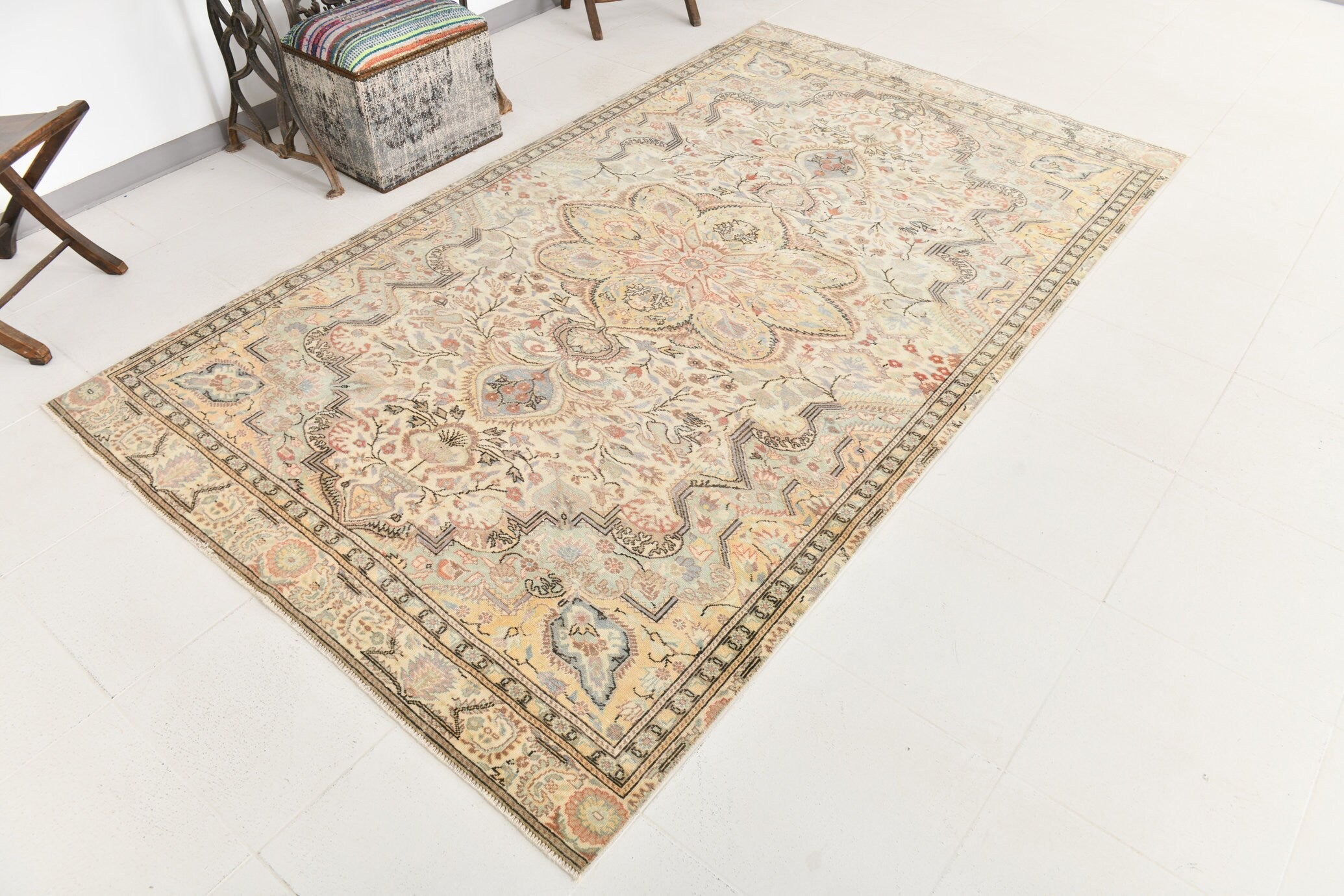 Turkish Vintage Rug  5'3" x 9'3" ft