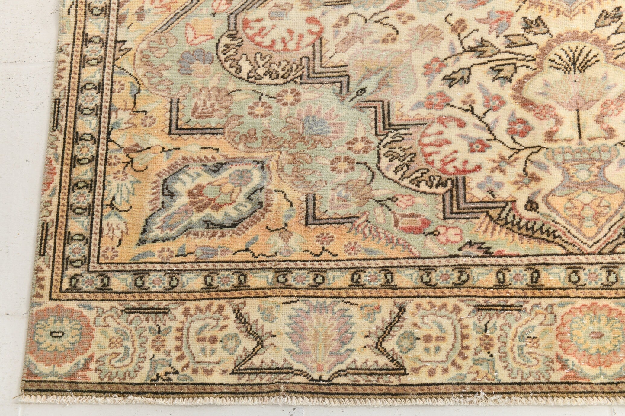 Turkish Vintage Rug  5'3" x 9'3" ft