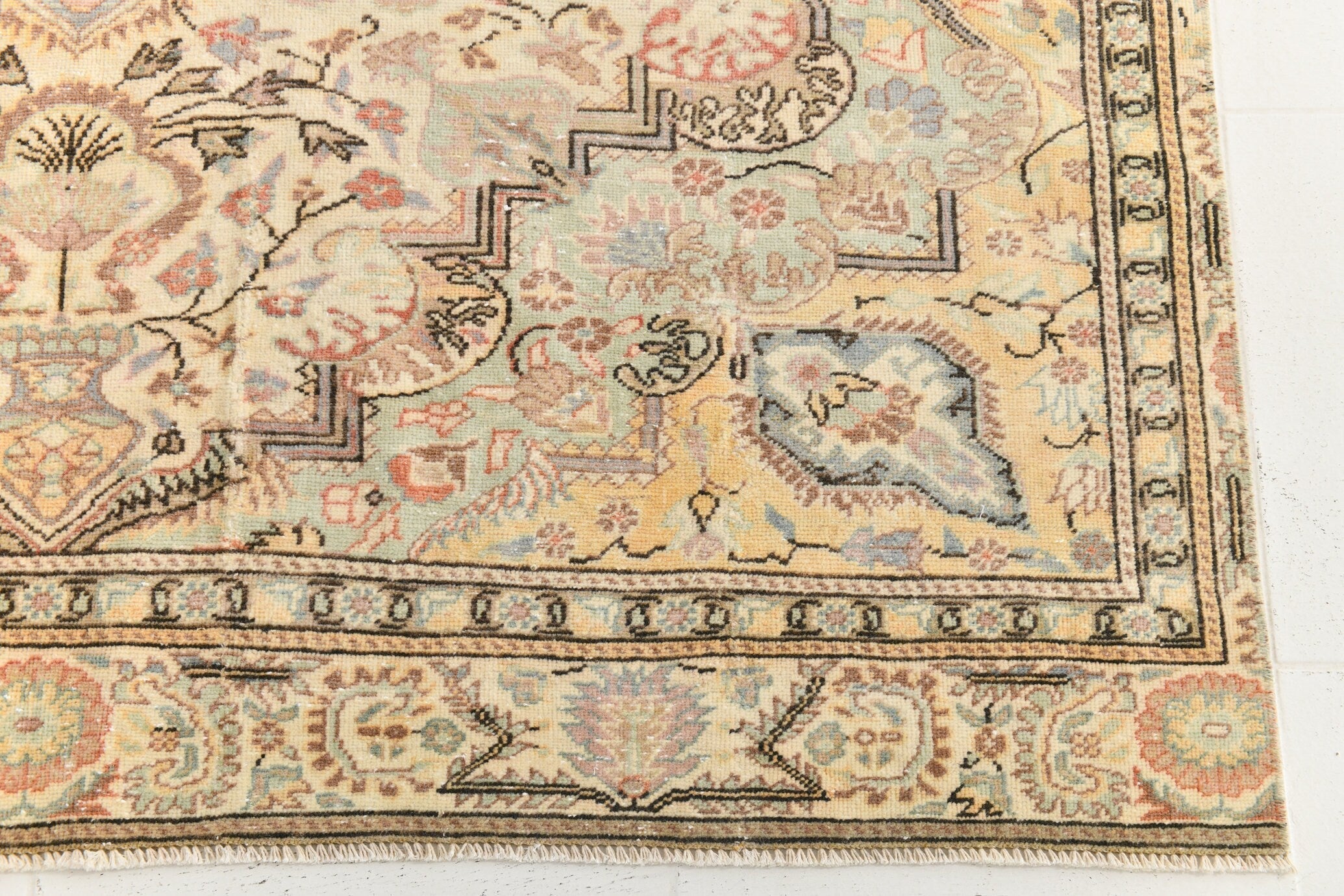 Turkish Vintage Rug  5'3" x 9'3" ft