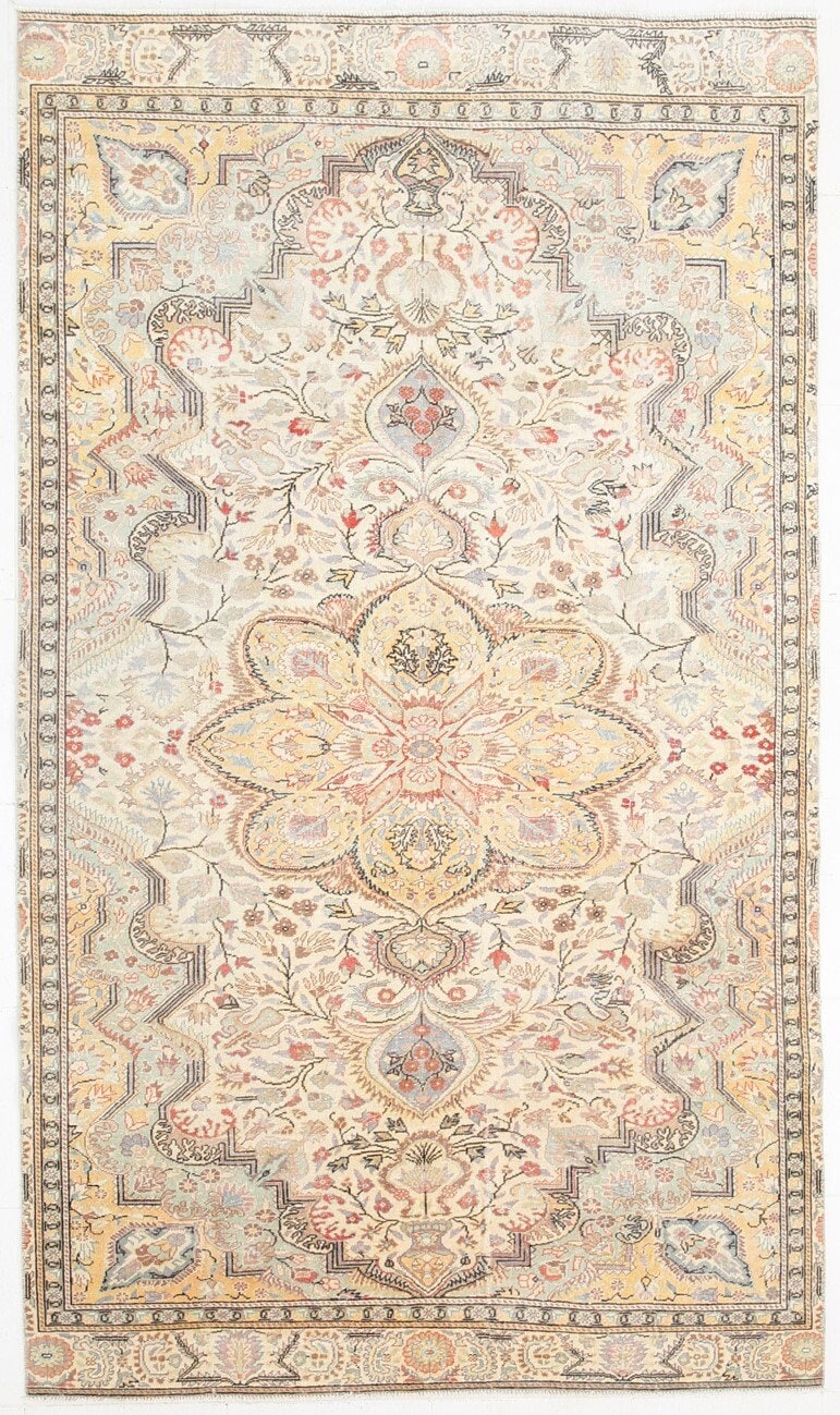 Turkish Vintage Rug  5'3" x 9'3" ft