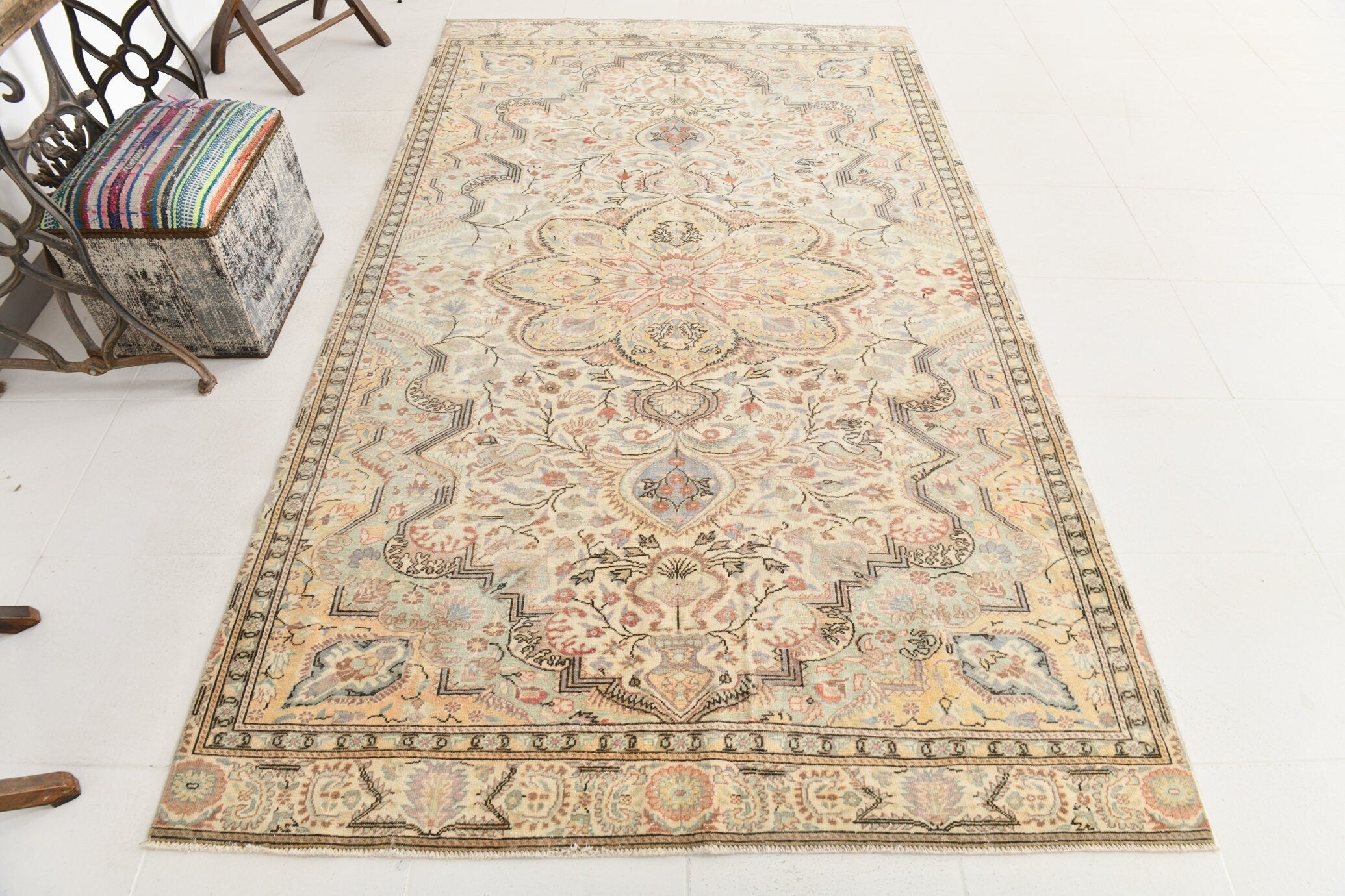 Turkish Vintage Rug  5'3" x 9'3" ft