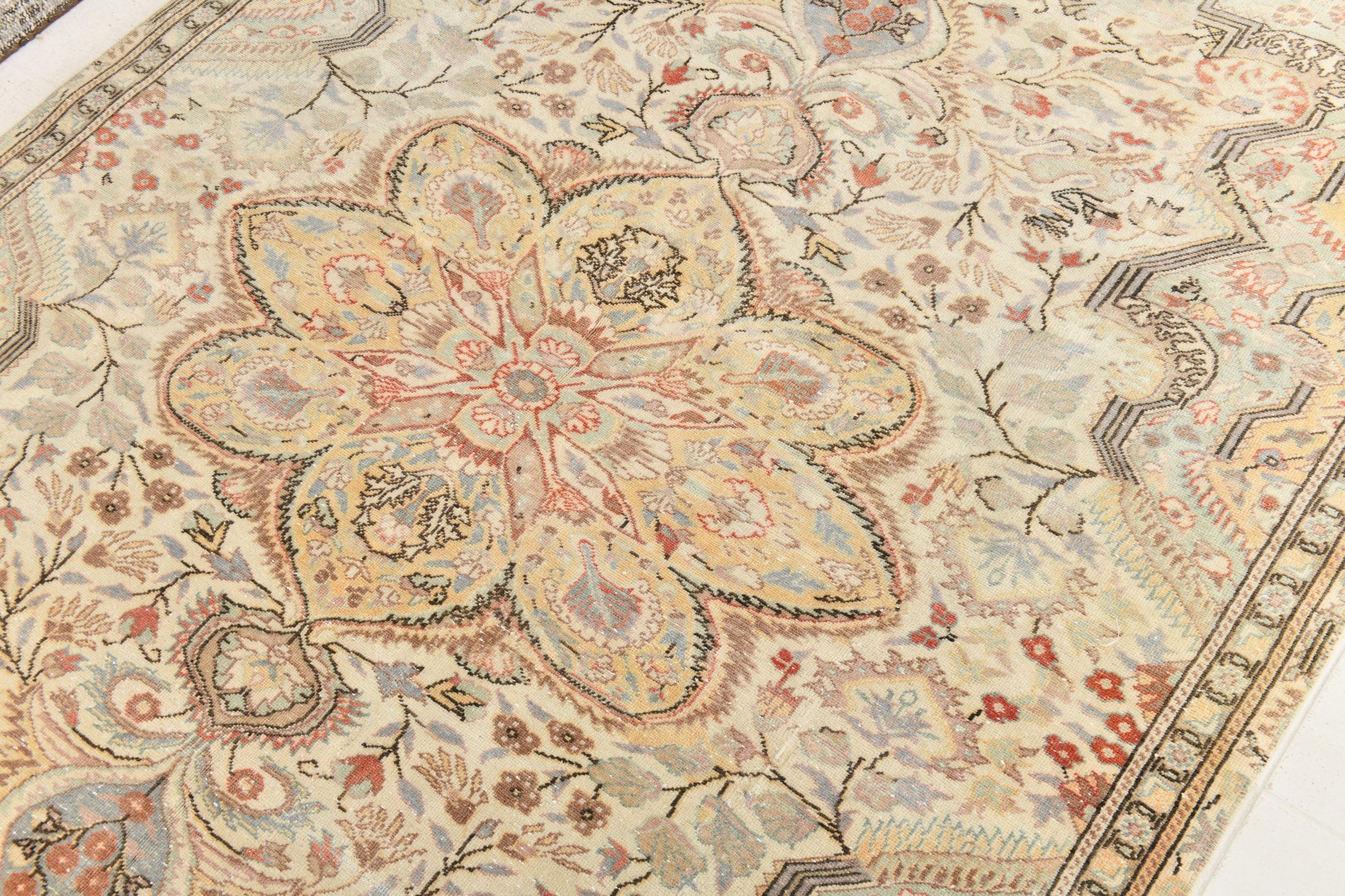 Turkish Vintage Rug  5'3" x 9'3" ft