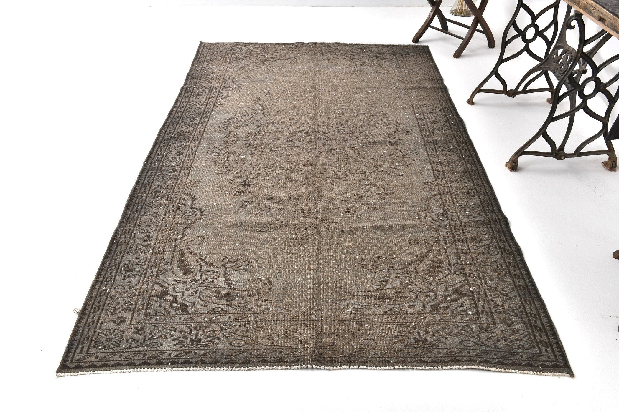 Turkish Vintage Rug  5'4" x 8'8" ft