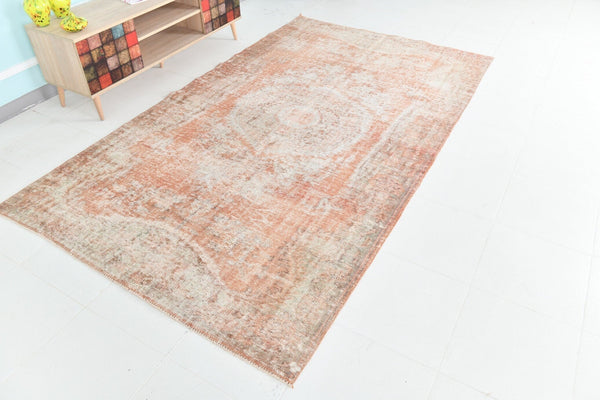 Turkish Vintage Rug 5’5’ x 9’2’
