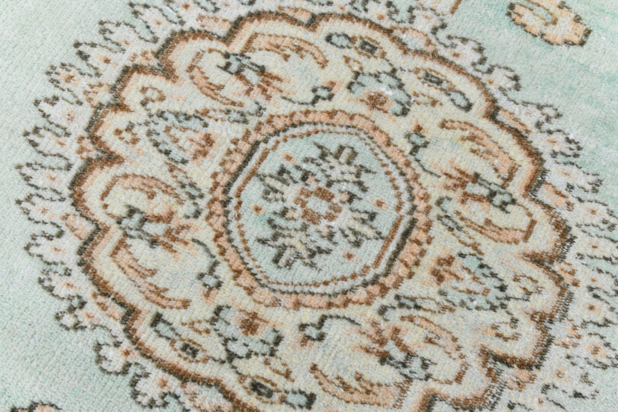 Turkish Vintage Rug  5'5" x 9'2" ft