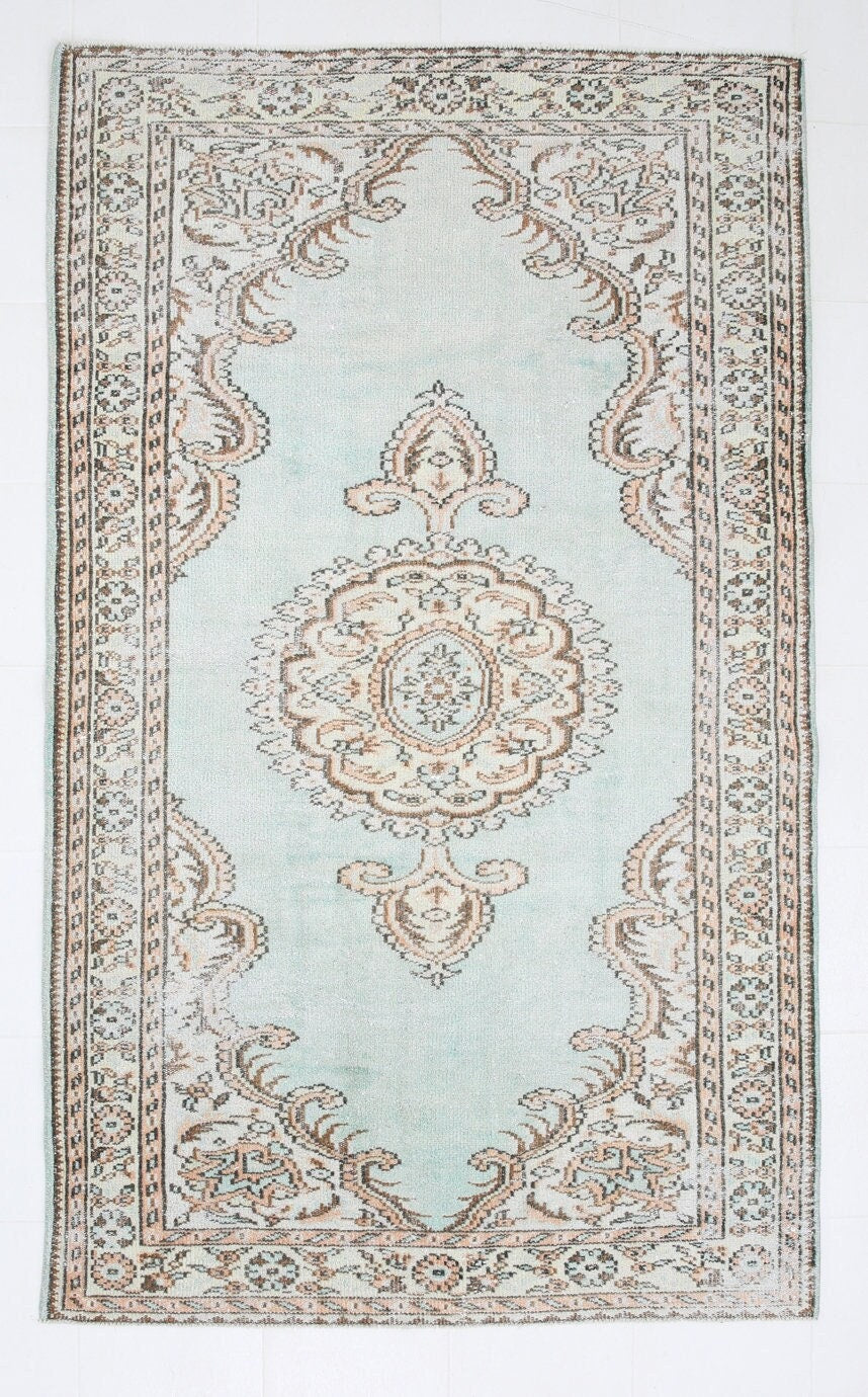 Turkish Vintage Rug  5'5" x 9'2" ft
