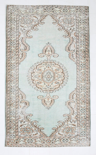Turkish Vintage Rug  5'5" x 9'2" ft