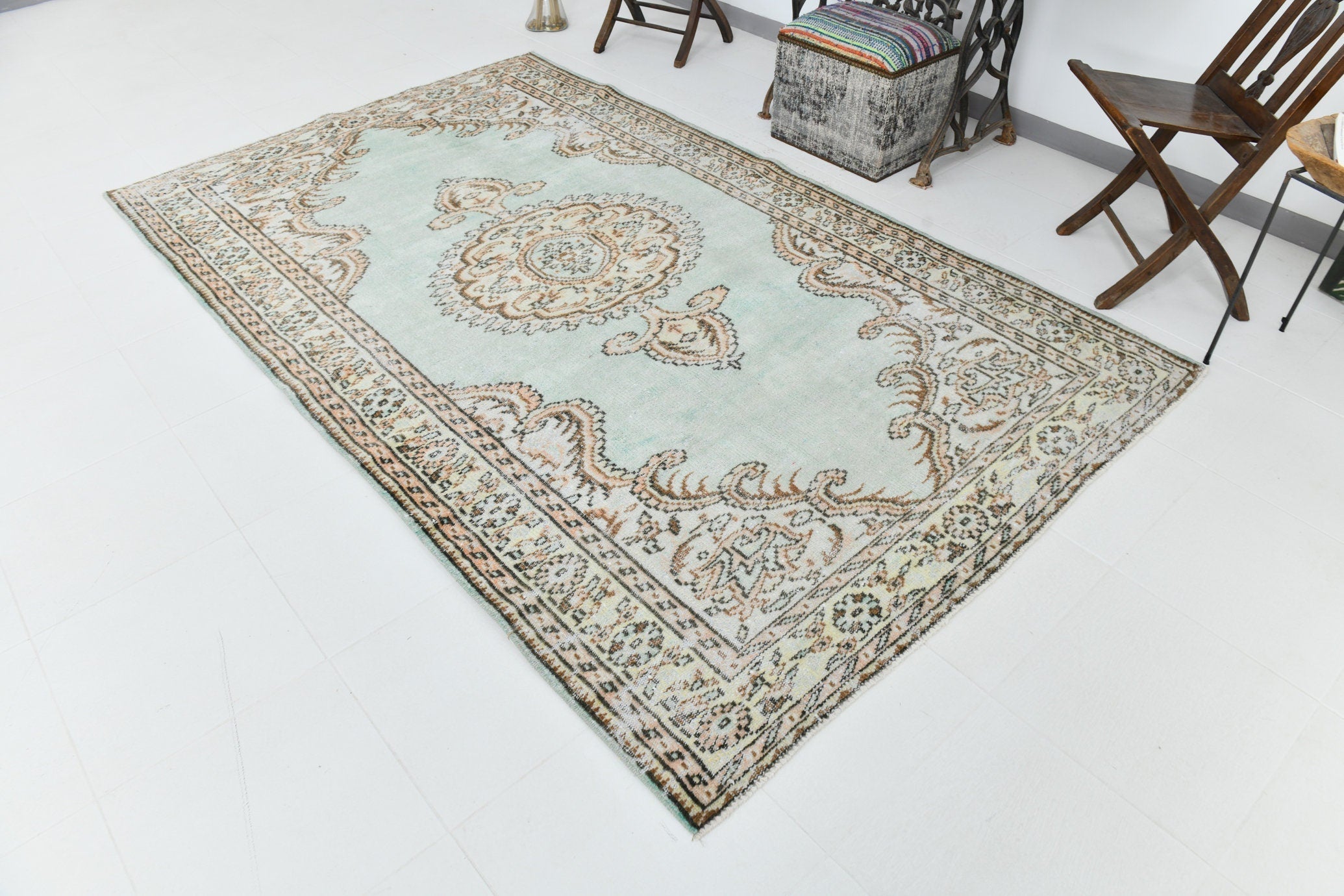 Turkish Vintage Rug  5'5" x 9'2" ft
