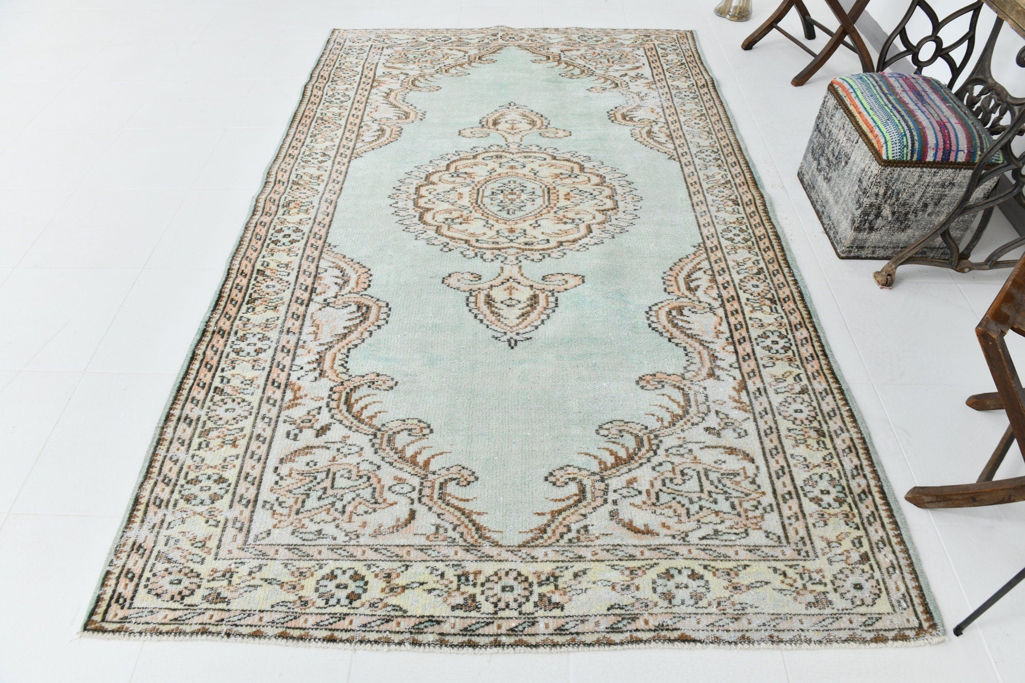Turkish Vintage Rug  5'5" x 9'2" ft