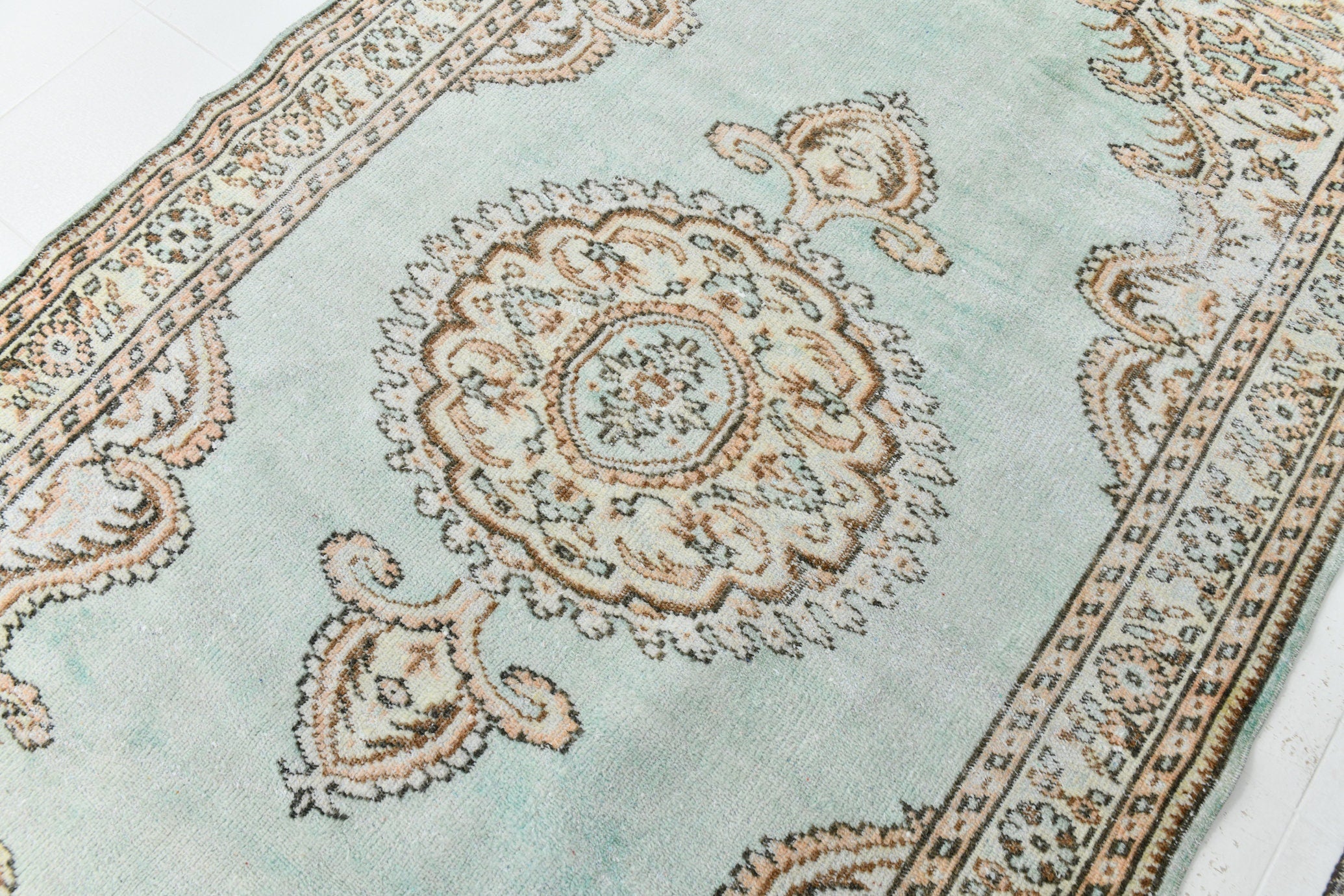 Turkish Vintage Rug  5'5" x 9'2" ft