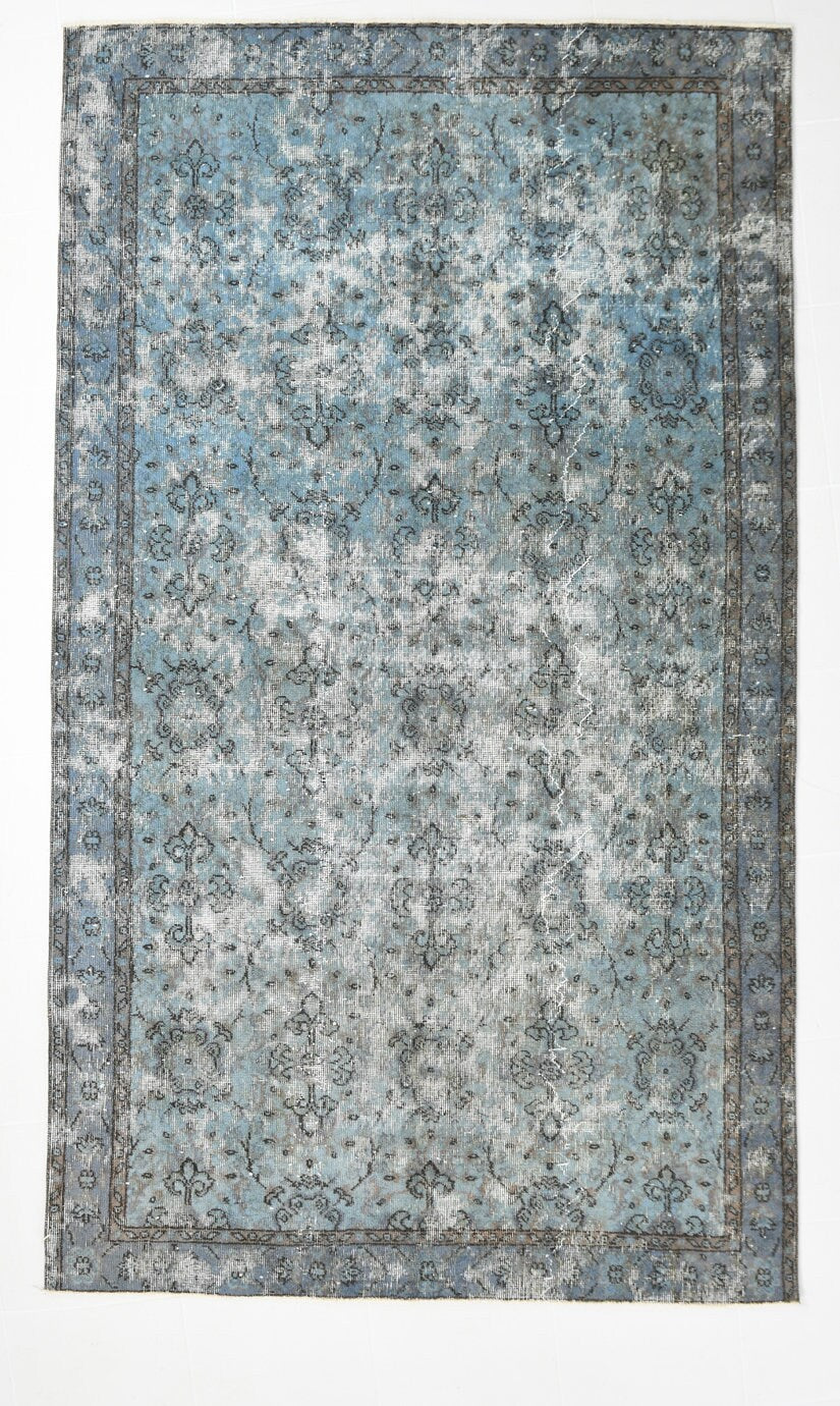 Turkish Vintage Rug  5'5" x 9'5" ft