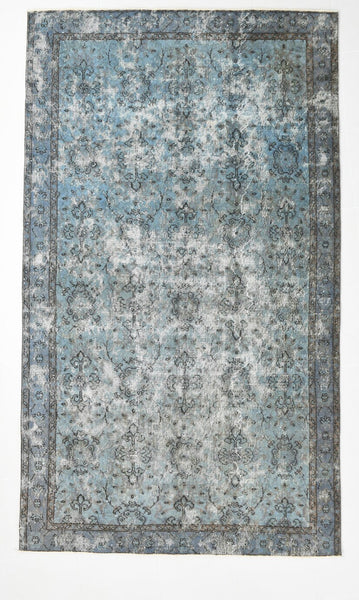 Turkish Vintage Rug  5'5" x 9'5" ft