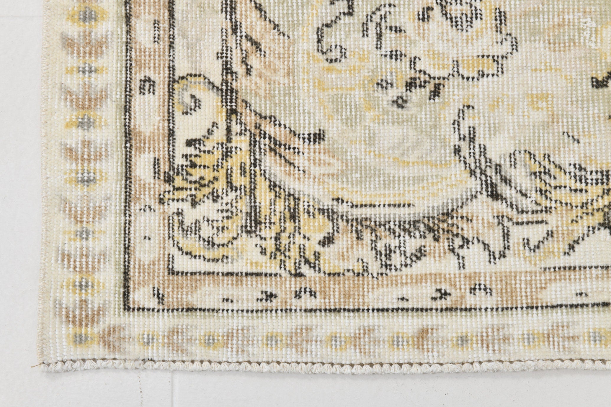 Turkish Vintage Rug  5'6" x 8'4" ft