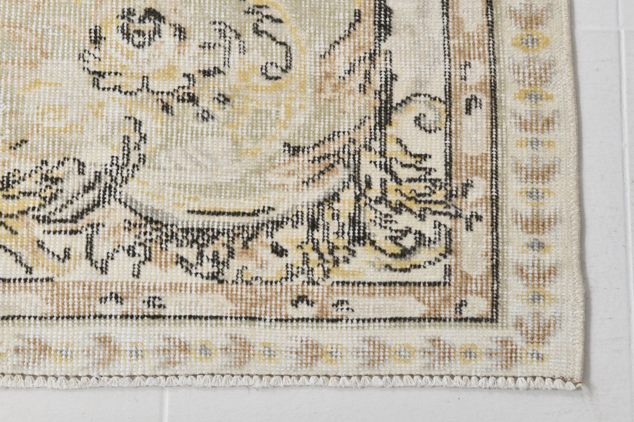 Turkish Vintage Rug  5'6" x 8'4" ft