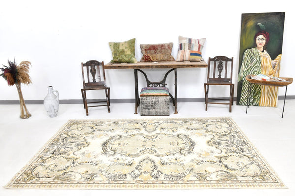 Turkish Vintage Rug  5'6" x 8'4" ft