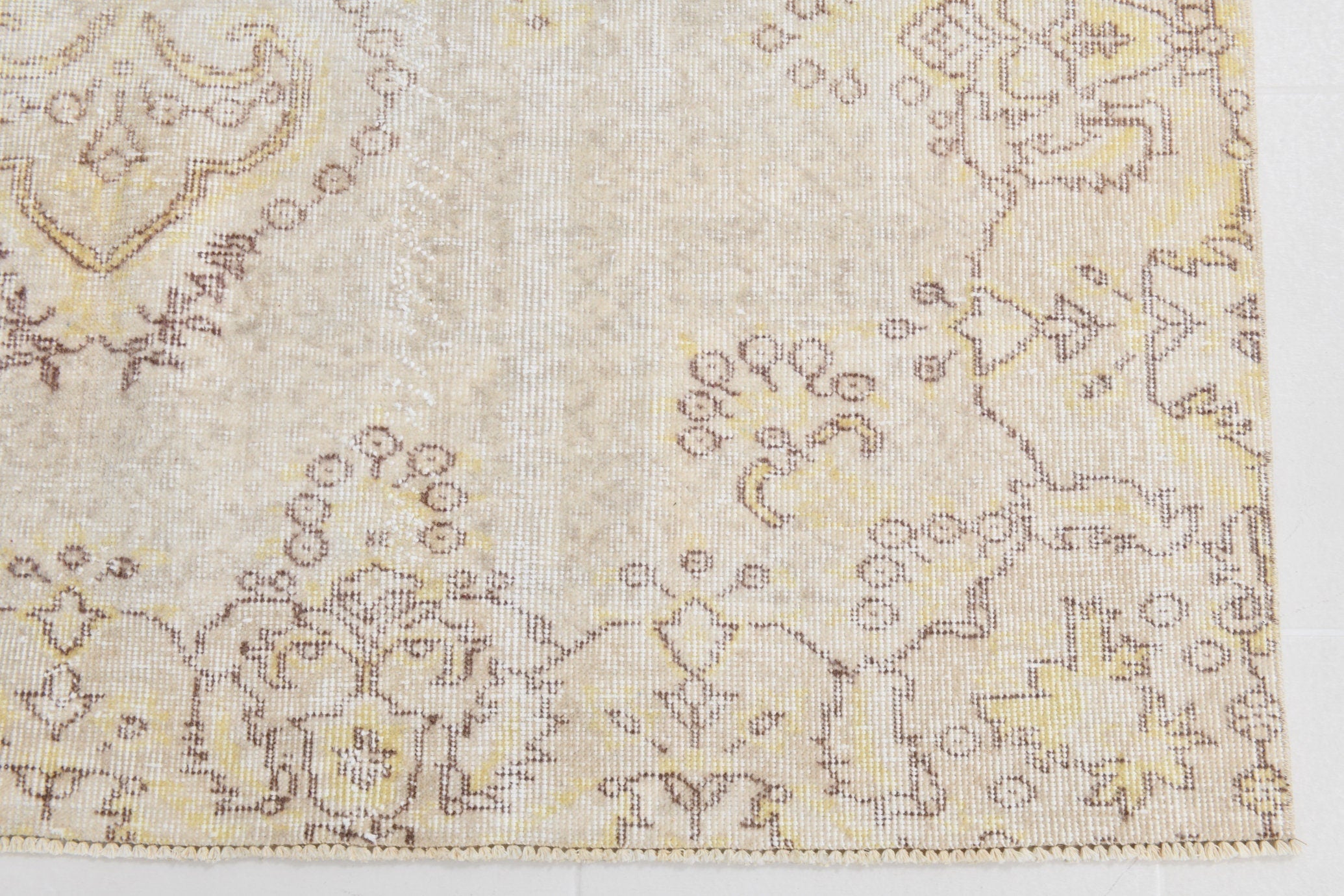 Turkish Vintage Rug  5'6" x 8'8" ft