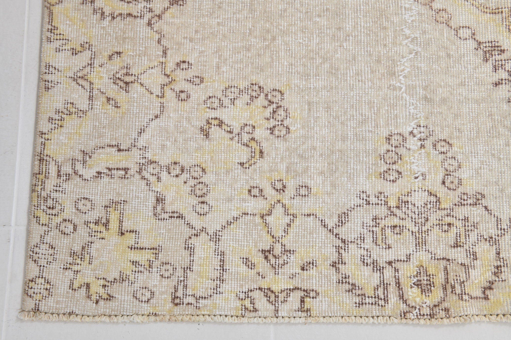 Turkish Vintage Rug  5'6" x 8'8" ft