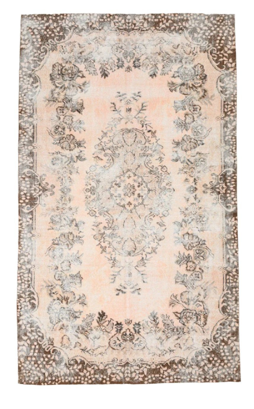 Turkish Vintage Rug  5'6" x 9'3" ft