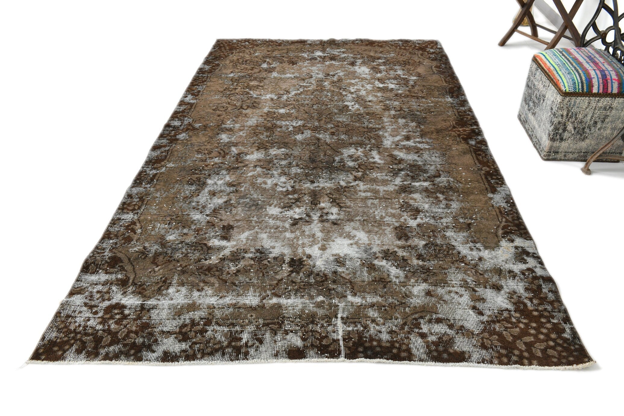 Turkish Vintage Rug  5'6" x 9'7" ft