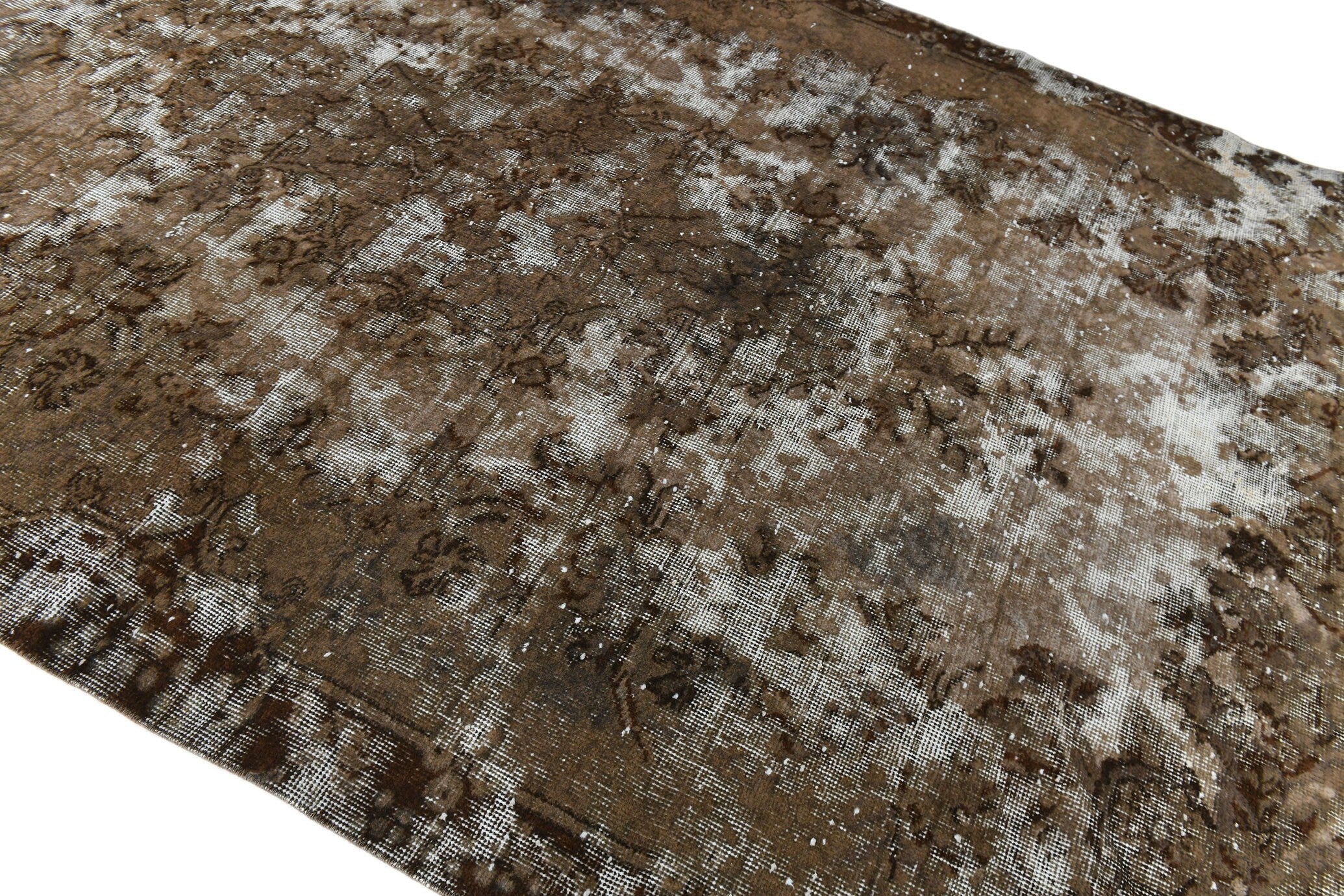 Turkish Vintage Rug  5'6" x 9'7" ft
