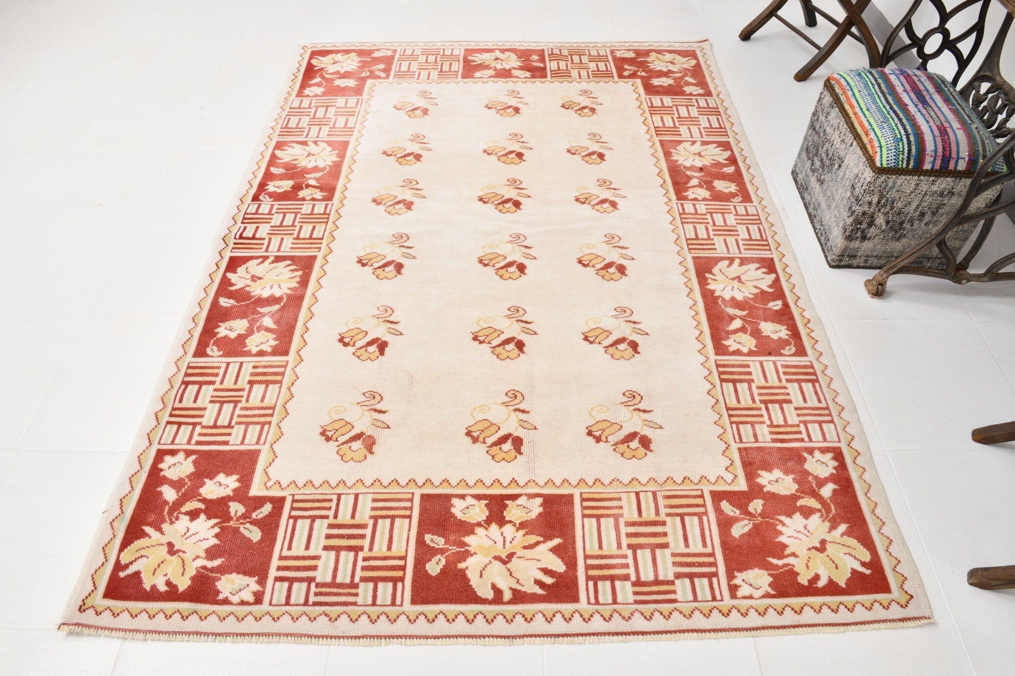 Turkish Vintage Rug  5'7" x 7'10" ft