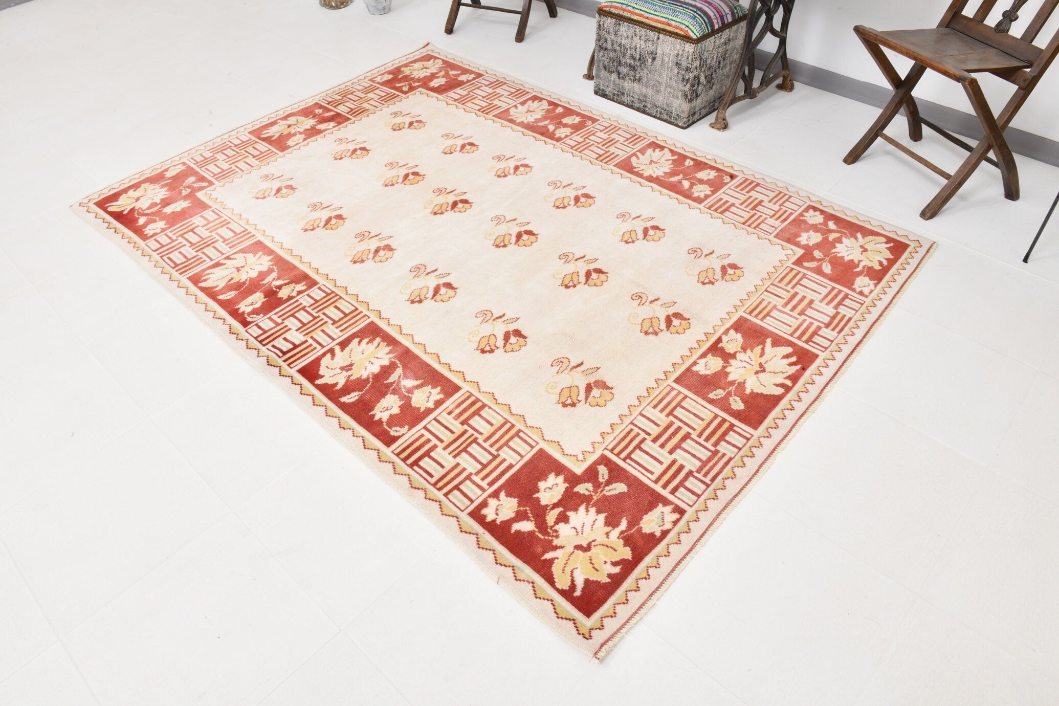 Turkish Vintage Rug  5'7" x 7'10" ft