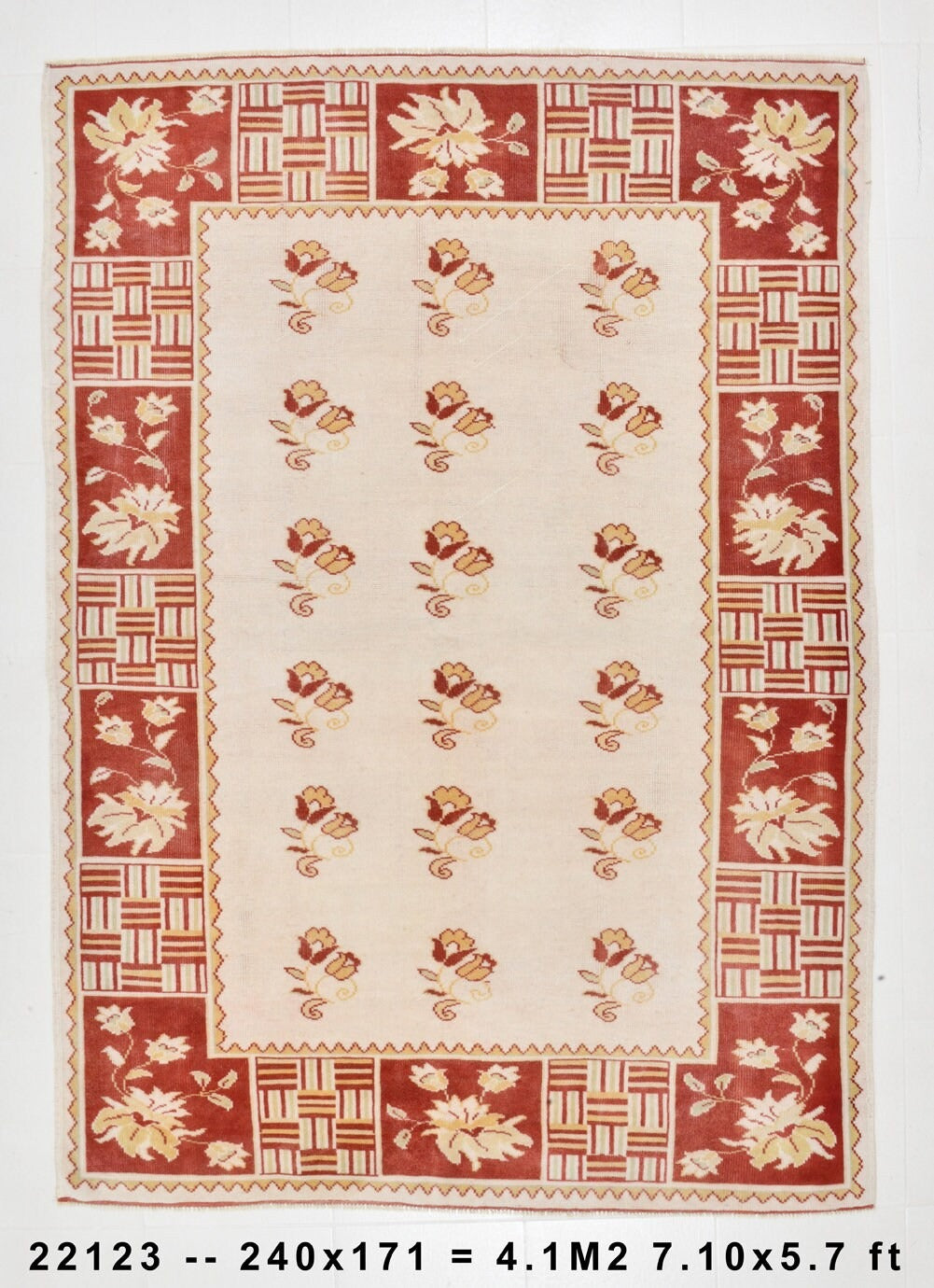 Turkish Vintage Rug  5'7" x 7'10" ft